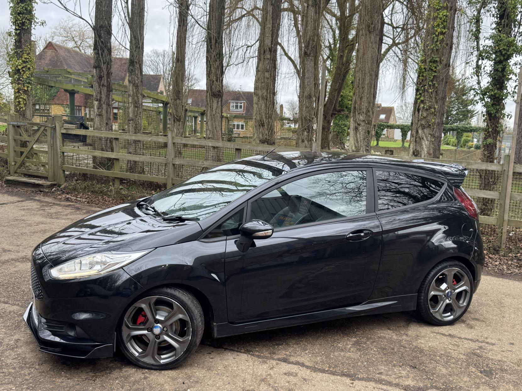 Ford Fiesta 1.6T EcoBoost ST-2 Hatchback 3dr Petrol Manual Euro 6 (182 ps)