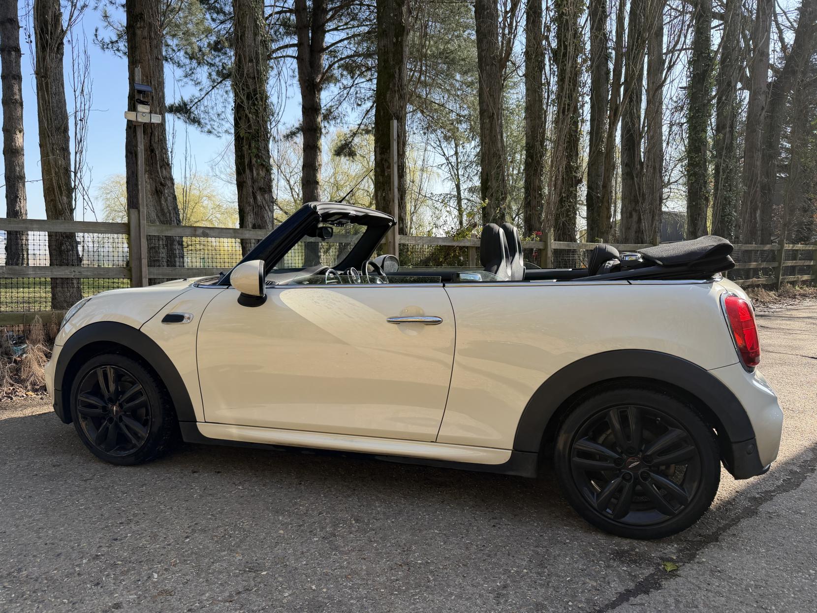 MINI Convertible 1.5 Cooper Sport Convertible 2dr Petrol Steptronic Euro 6 (s/s) (136 ps)