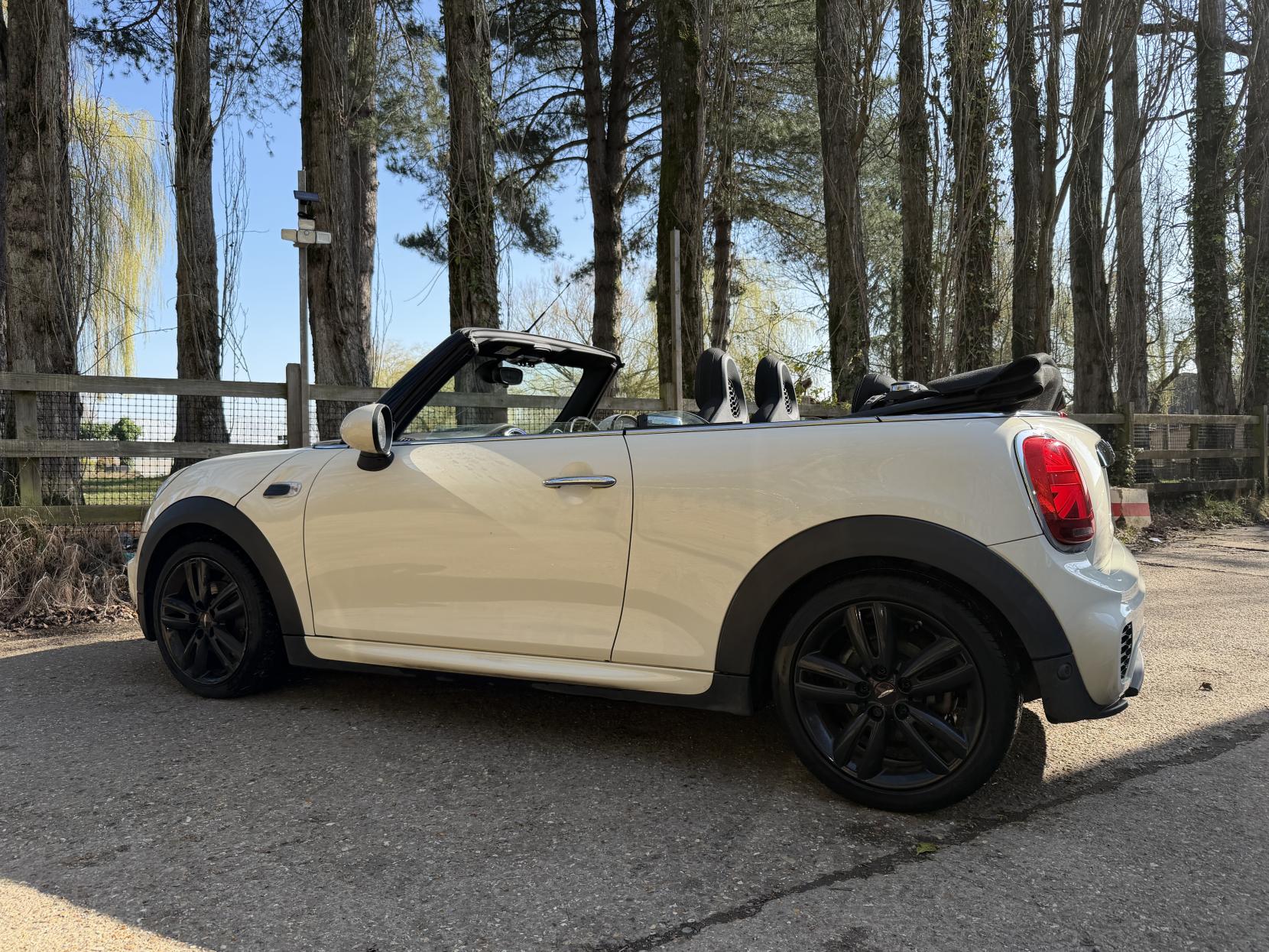 MINI Convertible 1.5 Cooper Sport Convertible 2dr Petrol Steptronic Euro 6 (s/s) (136 ps)