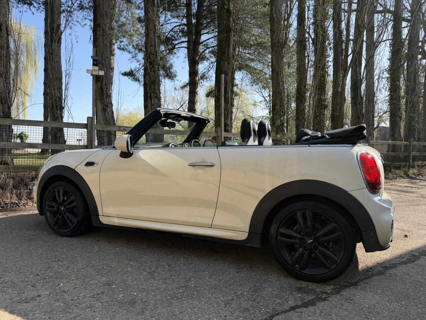 MINI Convertible 1.5 Cooper Sport Convertible 2dr Petrol Steptronic Euro 6 (s/s) (136 ps)