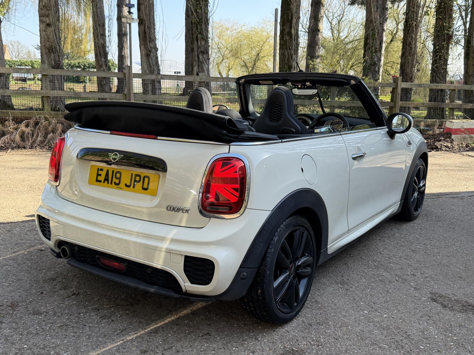 MINI Convertible 1.5 Cooper Sport Convertible 2dr Petrol Steptronic Euro 6 (s/s) (136 ps)
