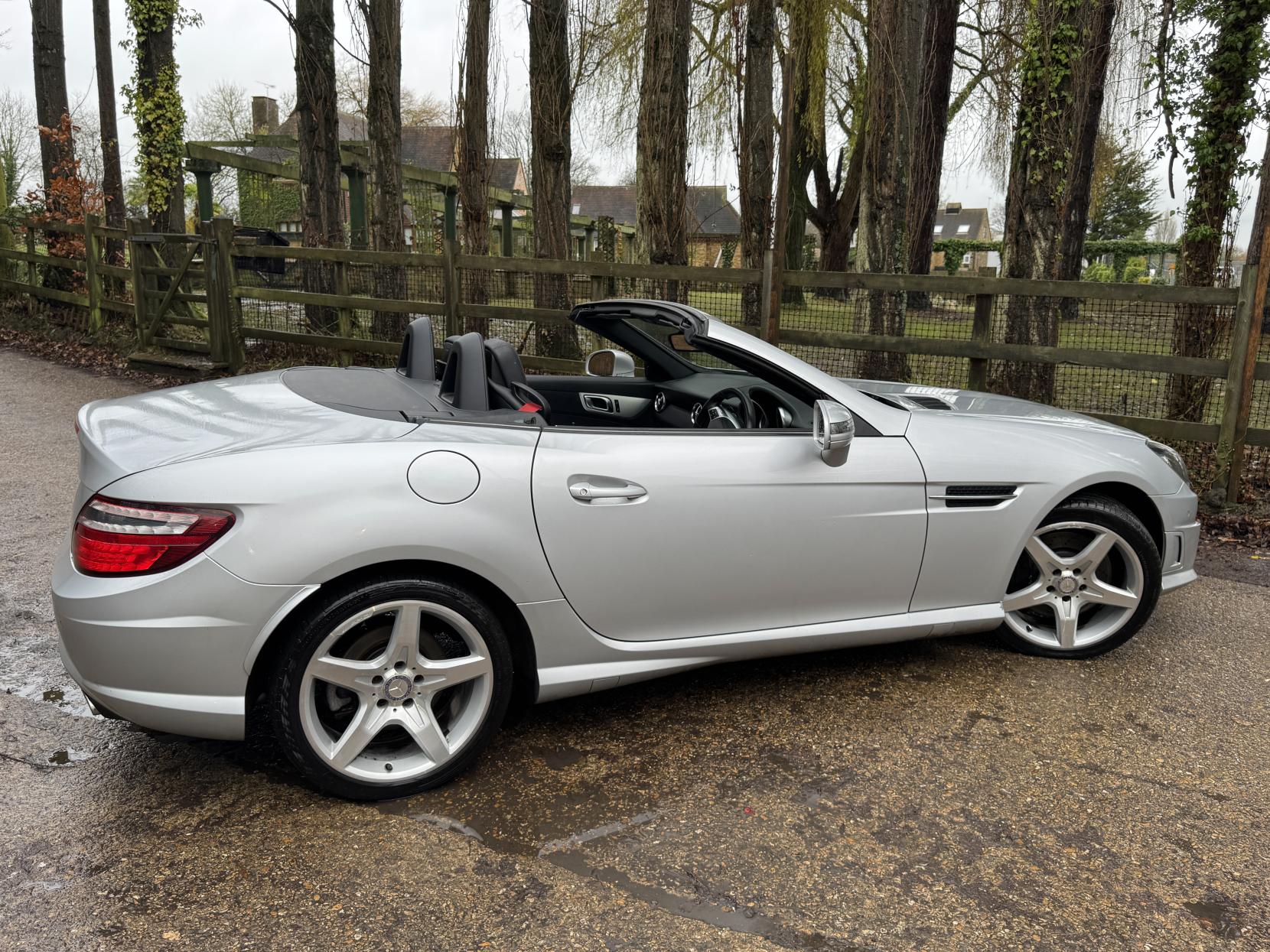 Mercedes-Benz SLK 1.8 SLK250 BlueEfficiency AMG Sport Edition 125 Convertible 2dr Petrol G-Tronic+ Euro 5 (s/s) (204 ps)