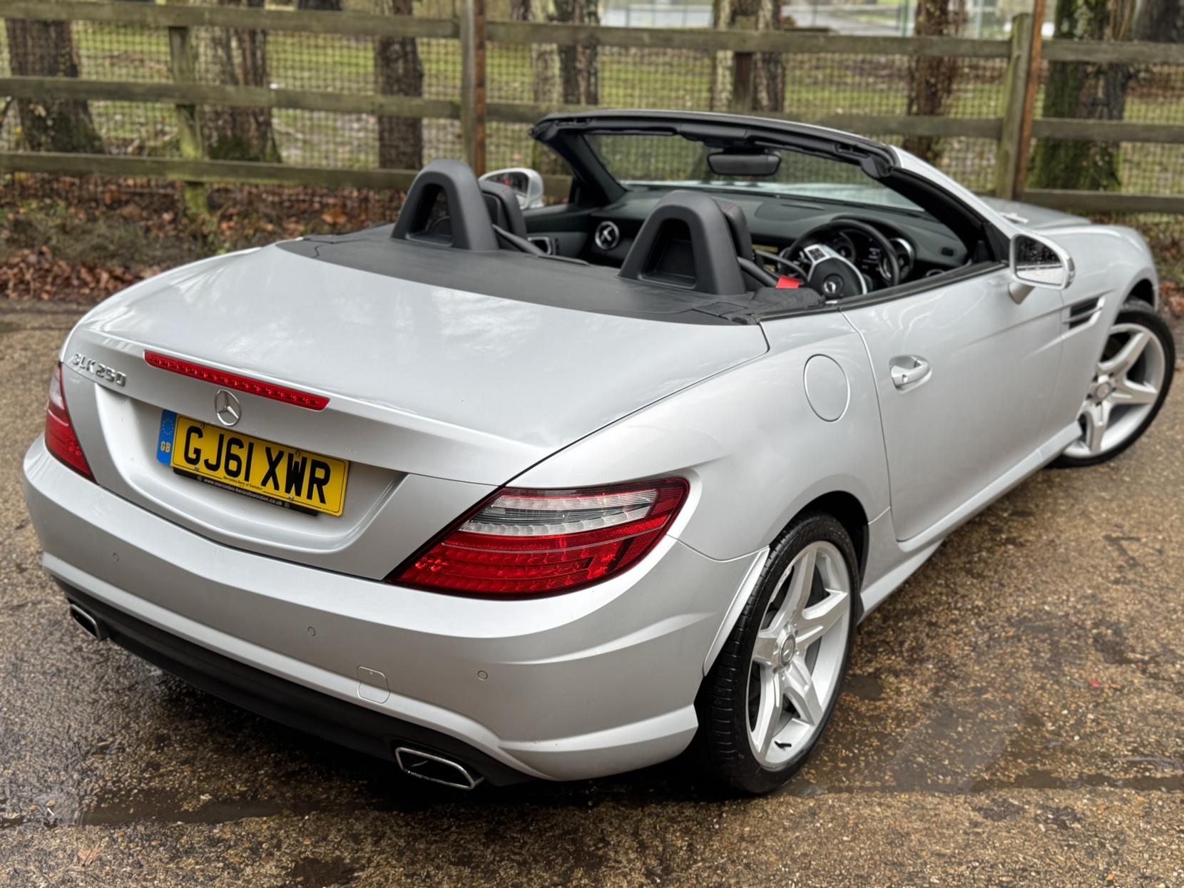 Mercedes-Benz SLK 1.8 SLK250 BlueEfficiency AMG Sport Edition 125 Convertible 2dr Petrol G-Tronic+ Euro 5 (s/s) (204 ps)