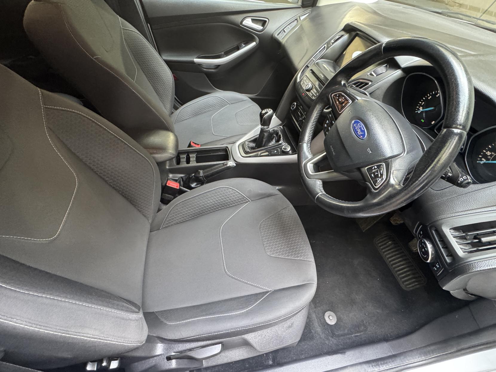 Ford Focus 1.0T EcoBoost Zetec Edition Hatchback 5dr Petrol Manual Euro 6 (s/s) (100 ps)