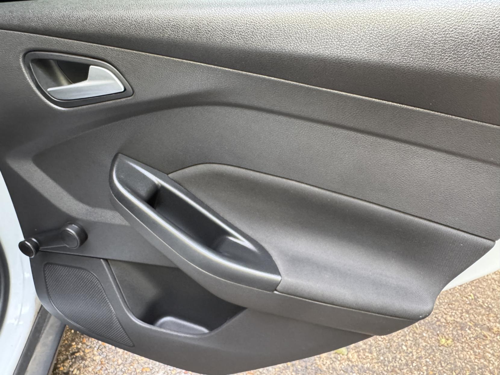 Ford Focus 1.0T EcoBoost Zetec Edition Hatchback 5dr Petrol Manual Euro 6 (s/s) (100 ps)