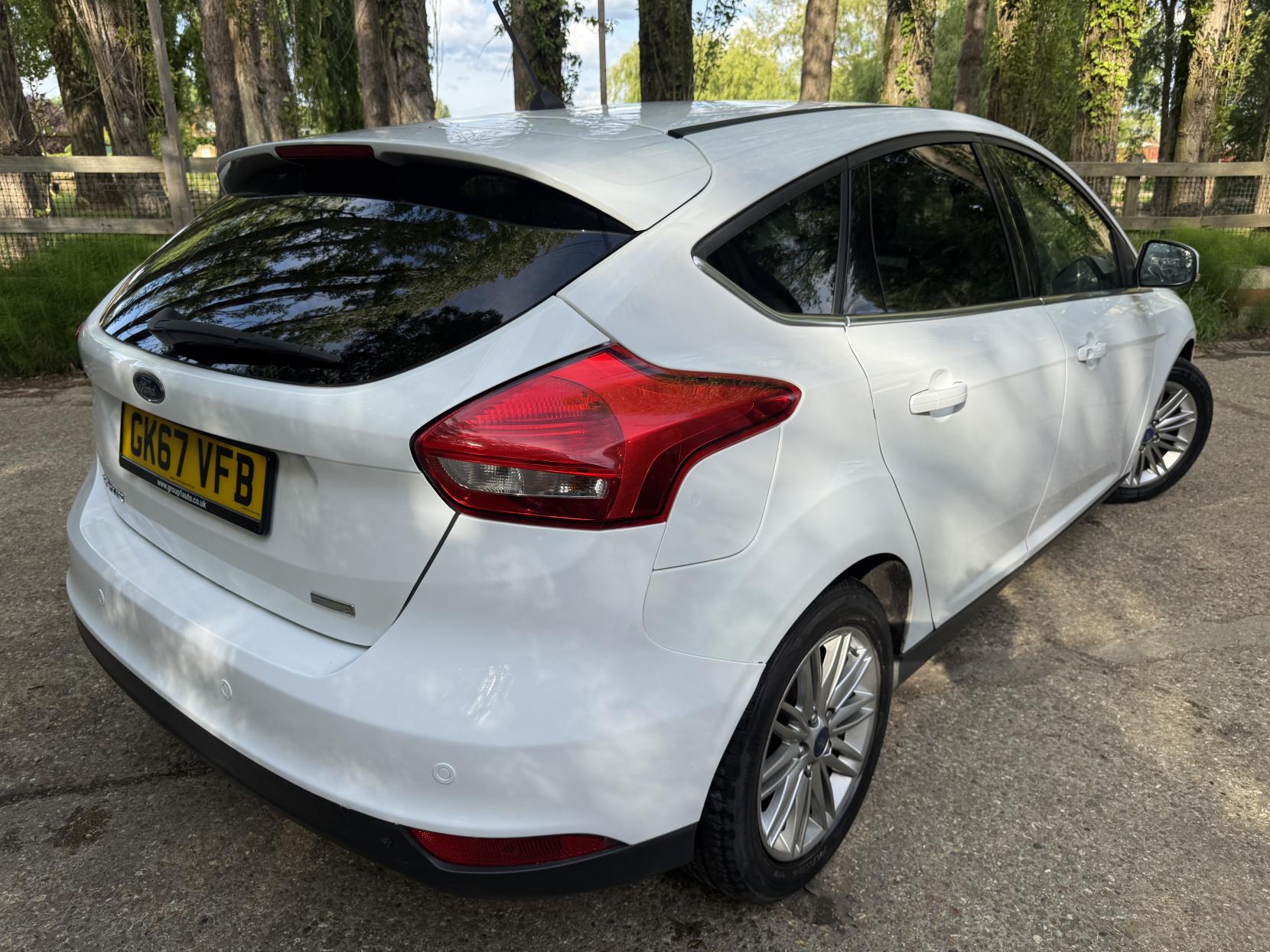 Ford Focus 1.0T EcoBoost Zetec Edition Hatchback 5dr Petrol Manual Euro 6 (s/s) (100 ps)