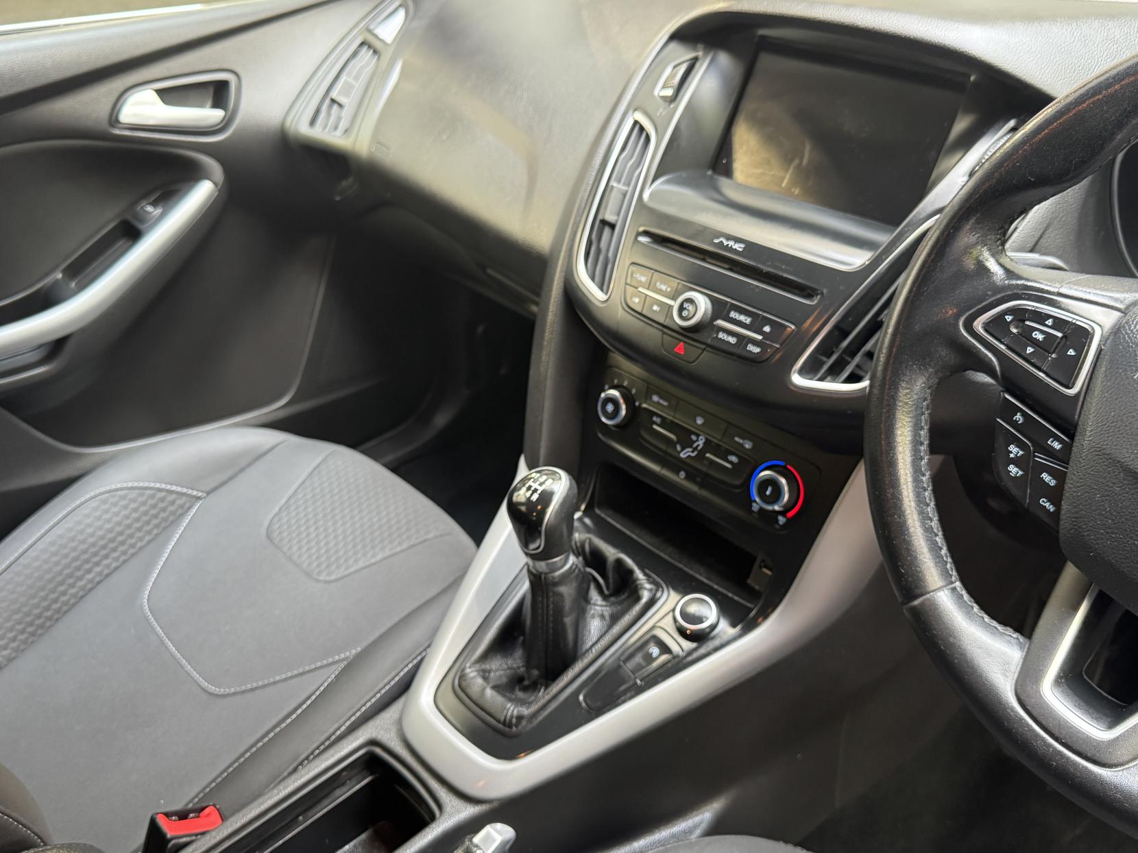 Ford Focus 1.0T EcoBoost Zetec Edition Hatchback 5dr Petrol Manual Euro 6 (s/s) (100 ps)