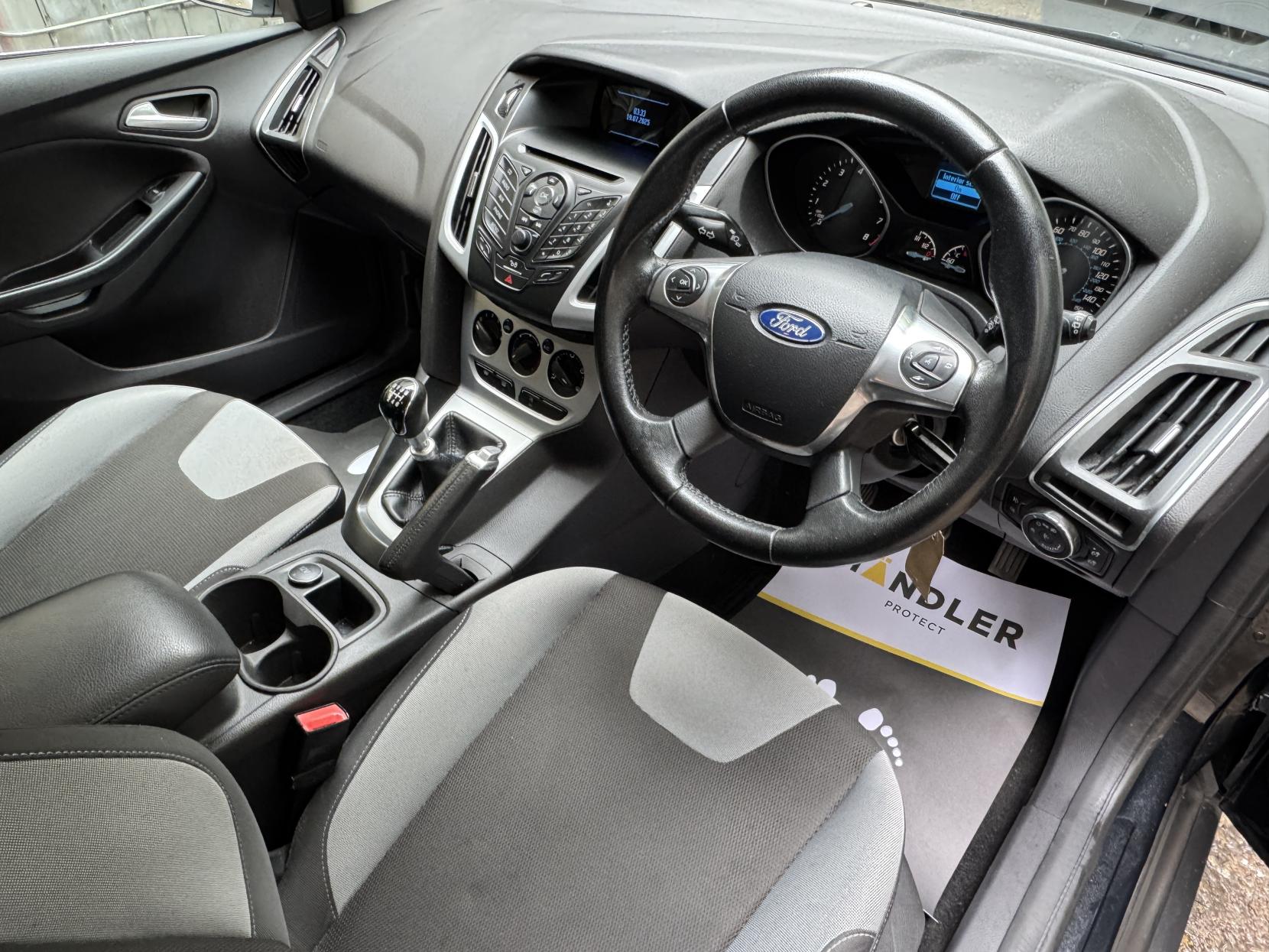 Ford Focus 1.0T EcoBoost Zetec Hatchback 5dr Petrol Manual Euro 5 (s/s) (125 ps)