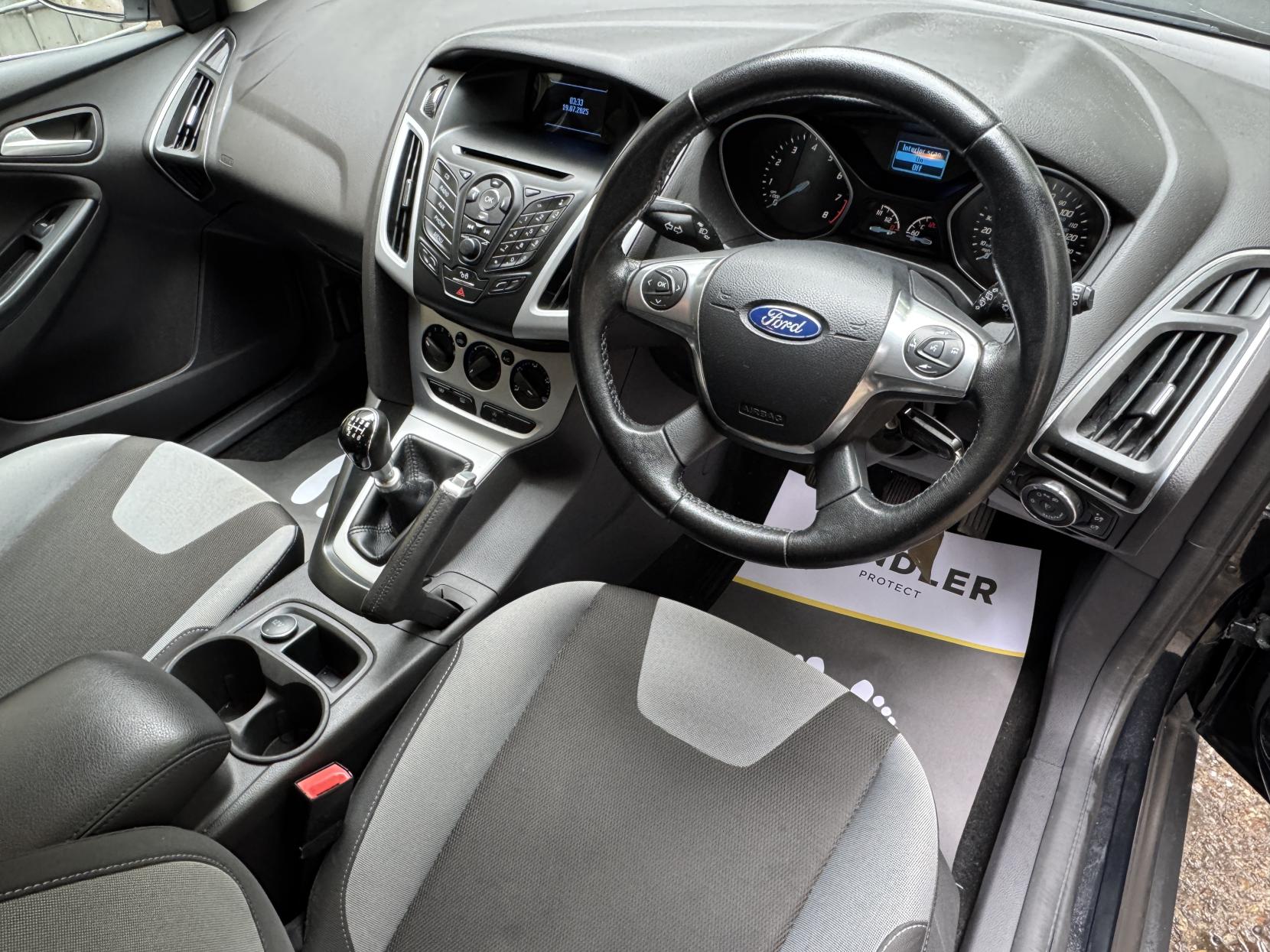 Ford Focus 1.0T EcoBoost Zetec Hatchback 5dr Petrol Manual Euro 5 (s/s) (125 ps)