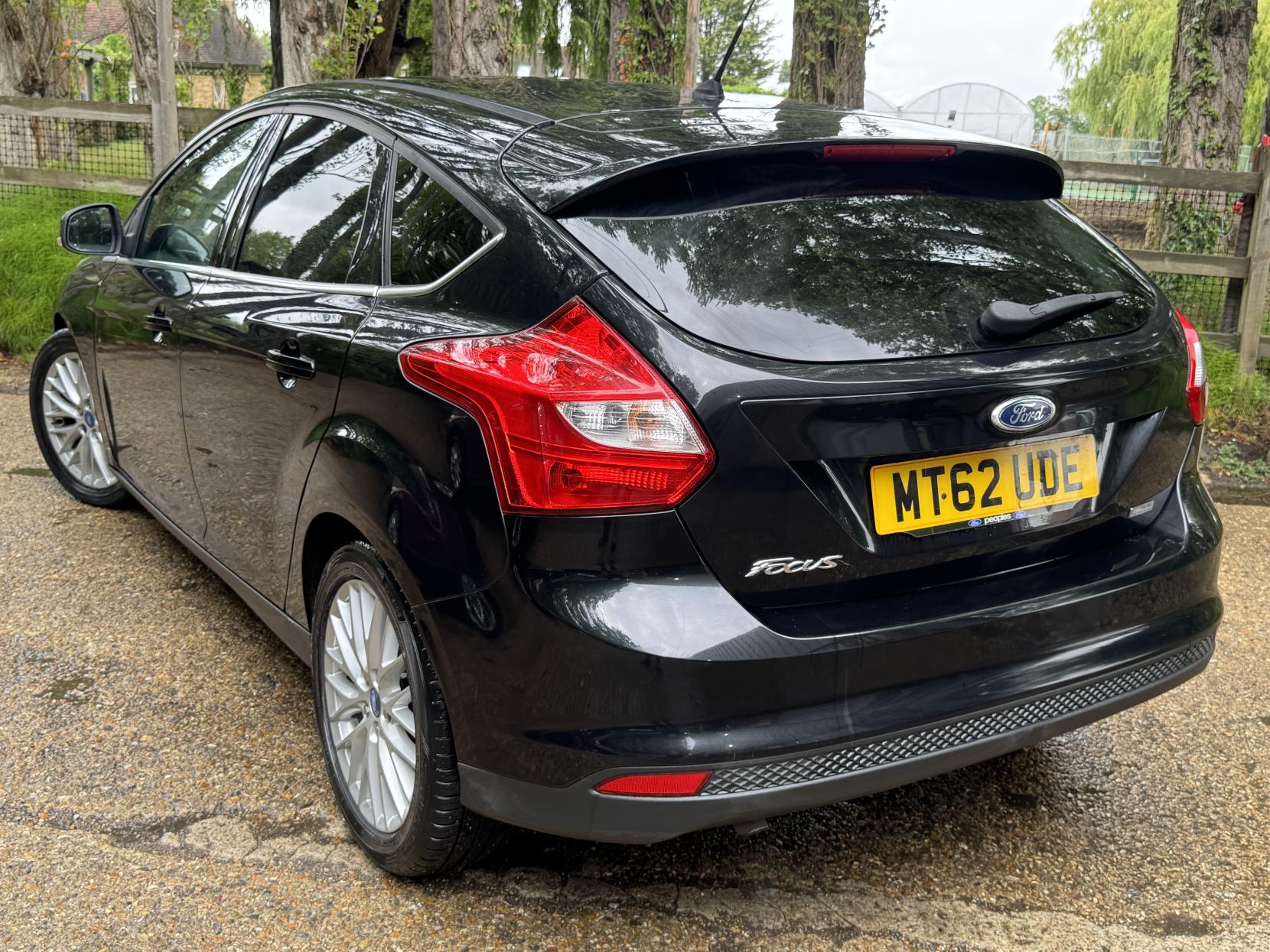 Ford Focus 1.0T EcoBoost Zetec Hatchback 5dr Petrol Manual Euro 5 (s/s) (125 ps)