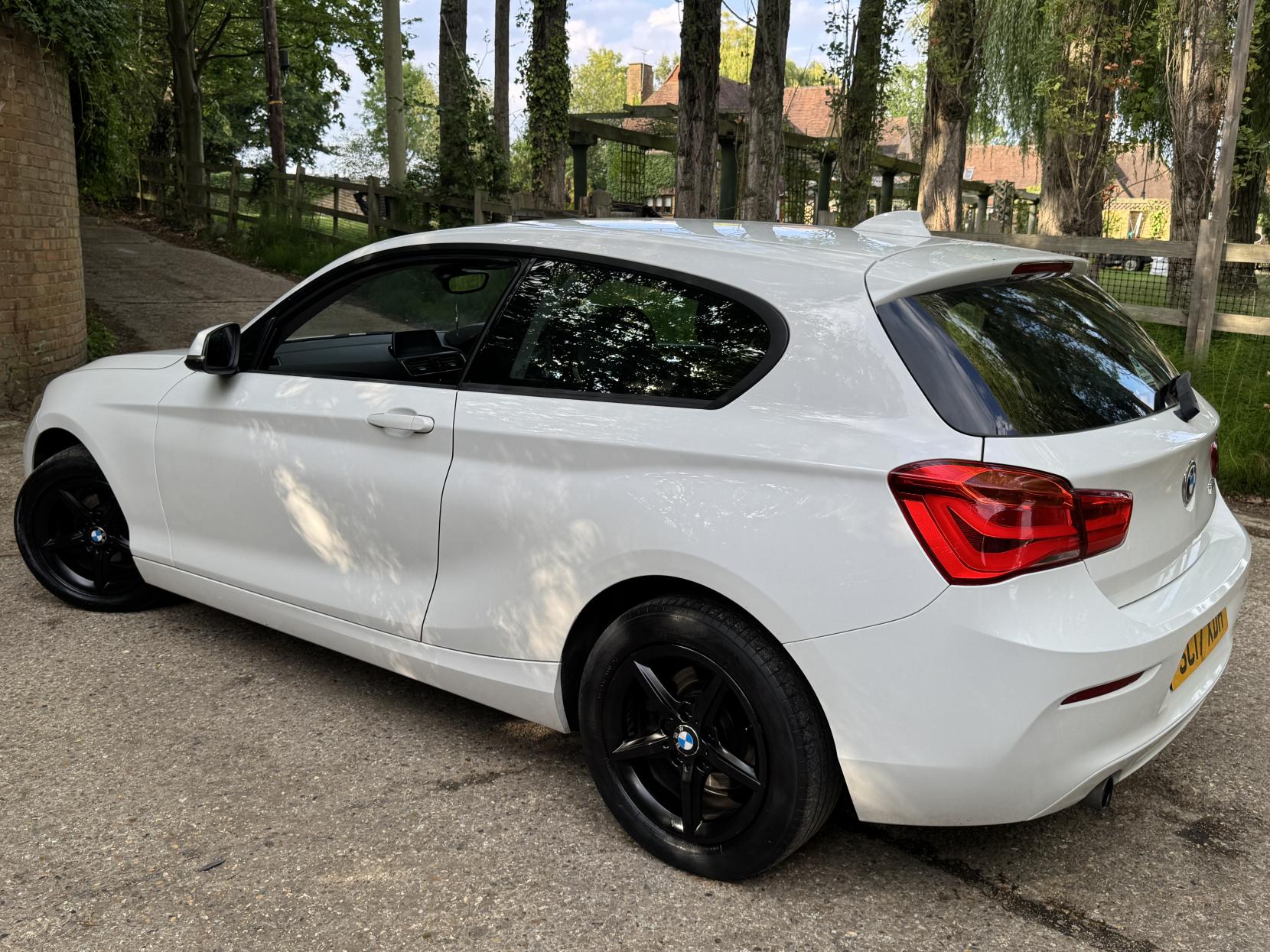 BMW 1 Series 1.5 118i SE Hatchback 3dr Petrol Manual Euro 6 (s/s) (136 ps)
