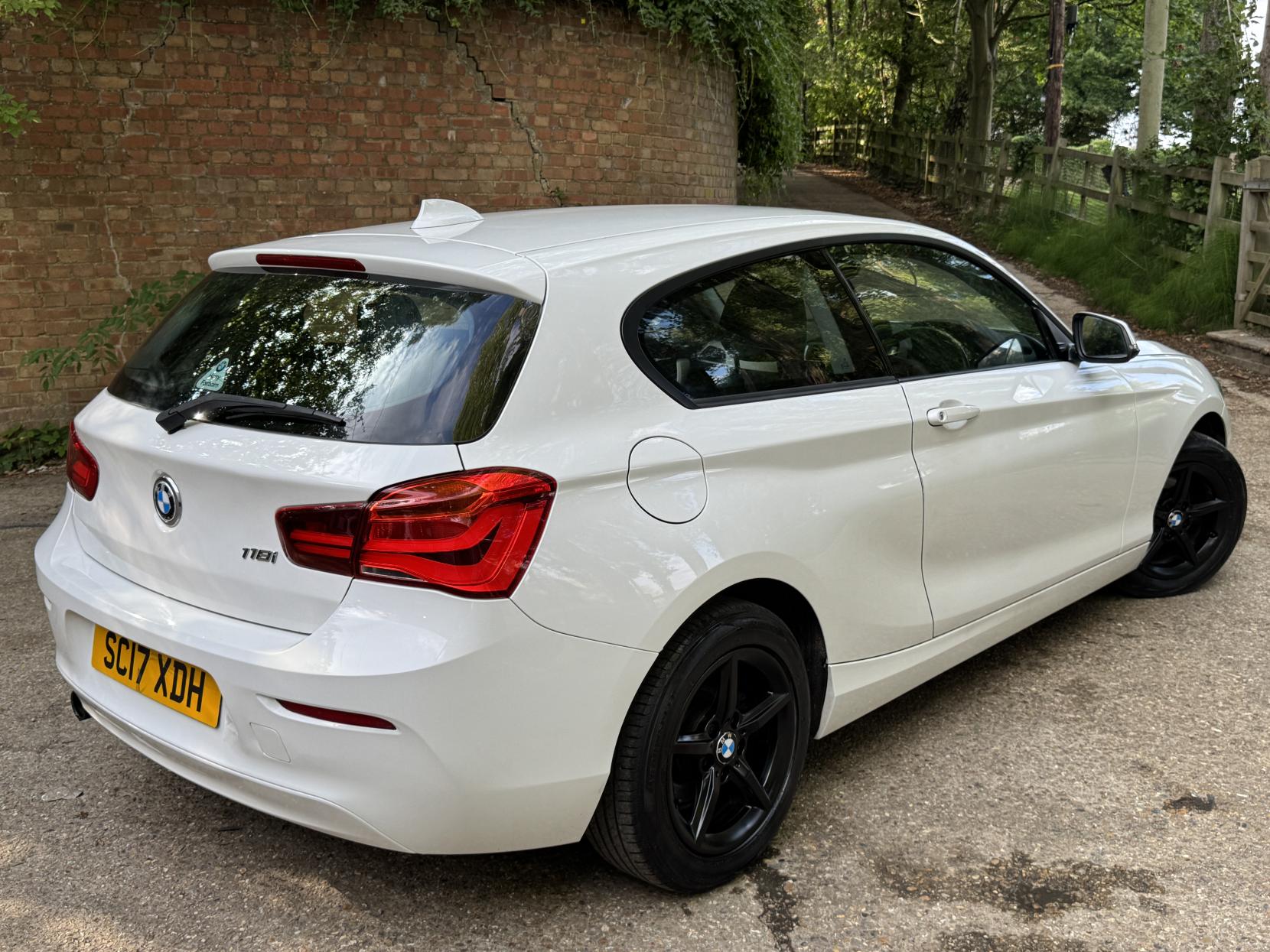 BMW 1 Series 1.5 118i SE Hatchback 3dr Petrol Manual Euro 6 (s/s) (136 ps)
