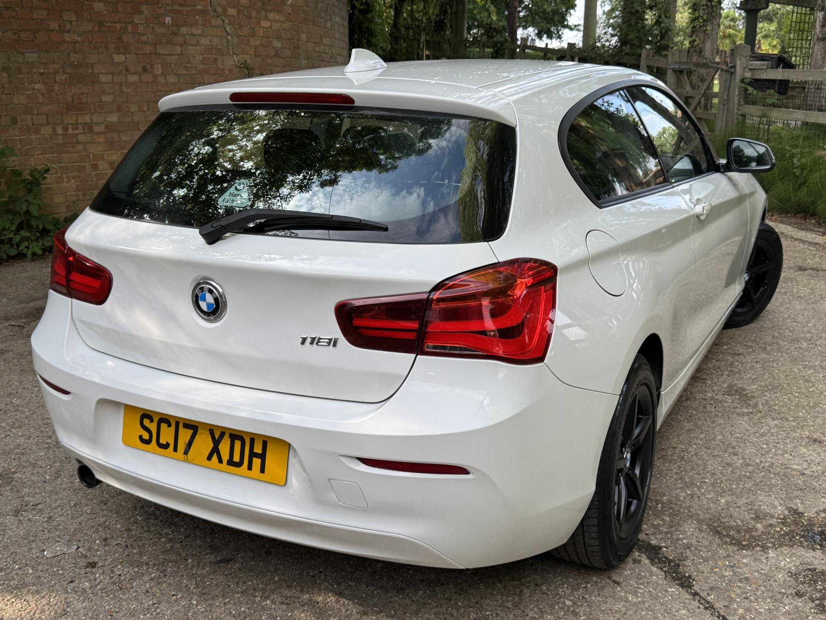 BMW 1 Series 1.5 118i SE Hatchback 3dr Petrol Manual Euro 6 (s/s) (136 ps)