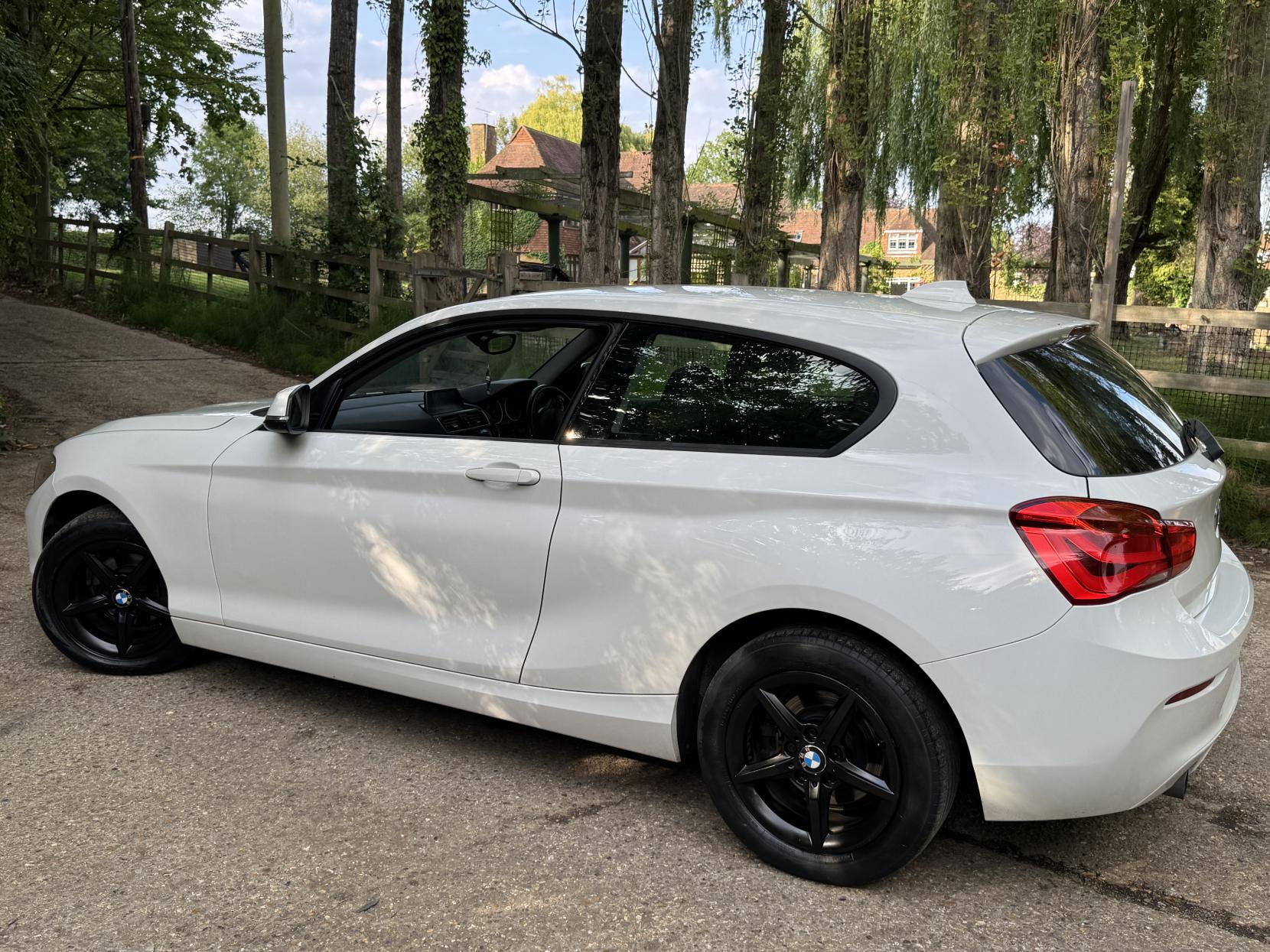 BMW 1 Series 1.5 118i SE Hatchback 3dr Petrol Manual Euro 6 (s/s) (136 ps)