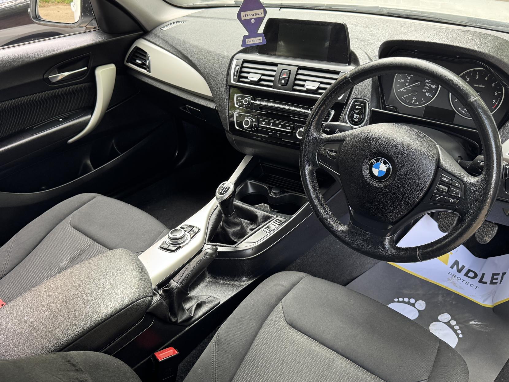 BMW 1 Series 1.5 118i SE Hatchback 3dr Petrol Manual Euro 6 (s/s) (136 ps)