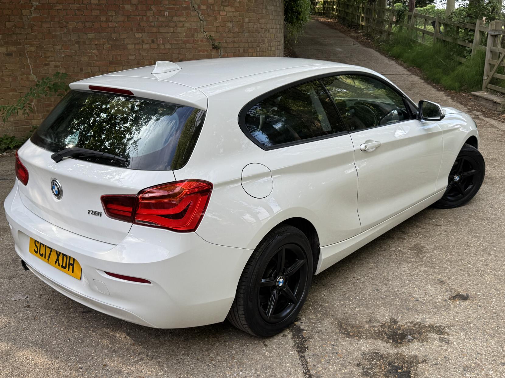 BMW 1 Series 1.5 118i SE Hatchback 3dr Petrol Manual Euro 6 (s/s) (136 ps)