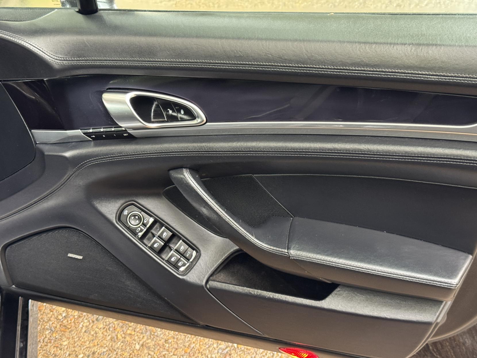 Porsche Panamera 3.0 V6 E-Hybrid S Hatchback 5dr Petrol Plug-in Hybrid TiptronicS Euro 5 (s/s) (416 ps)