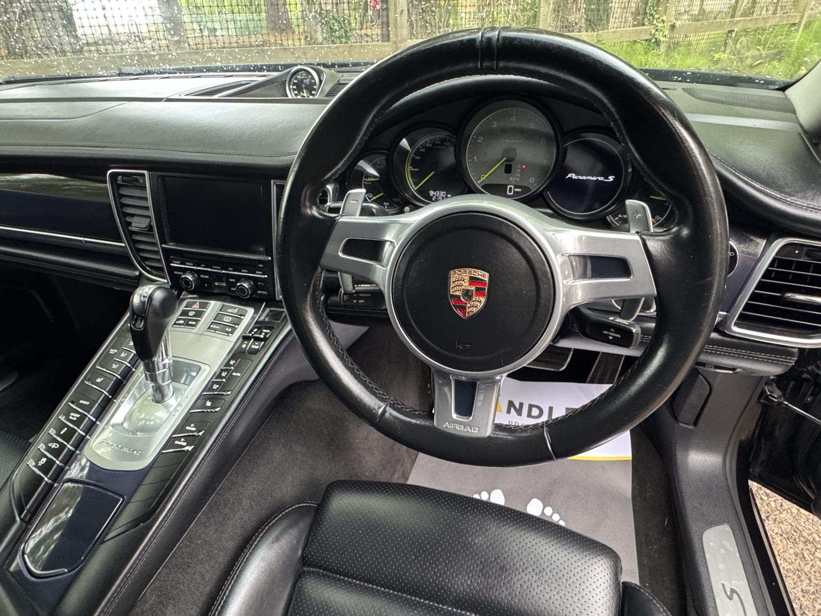 Porsche Panamera 3.0 V6 E-Hybrid S Hatchback 5dr Petrol Plug-in Hybrid TiptronicS Euro 5 (s/s) (416 ps)