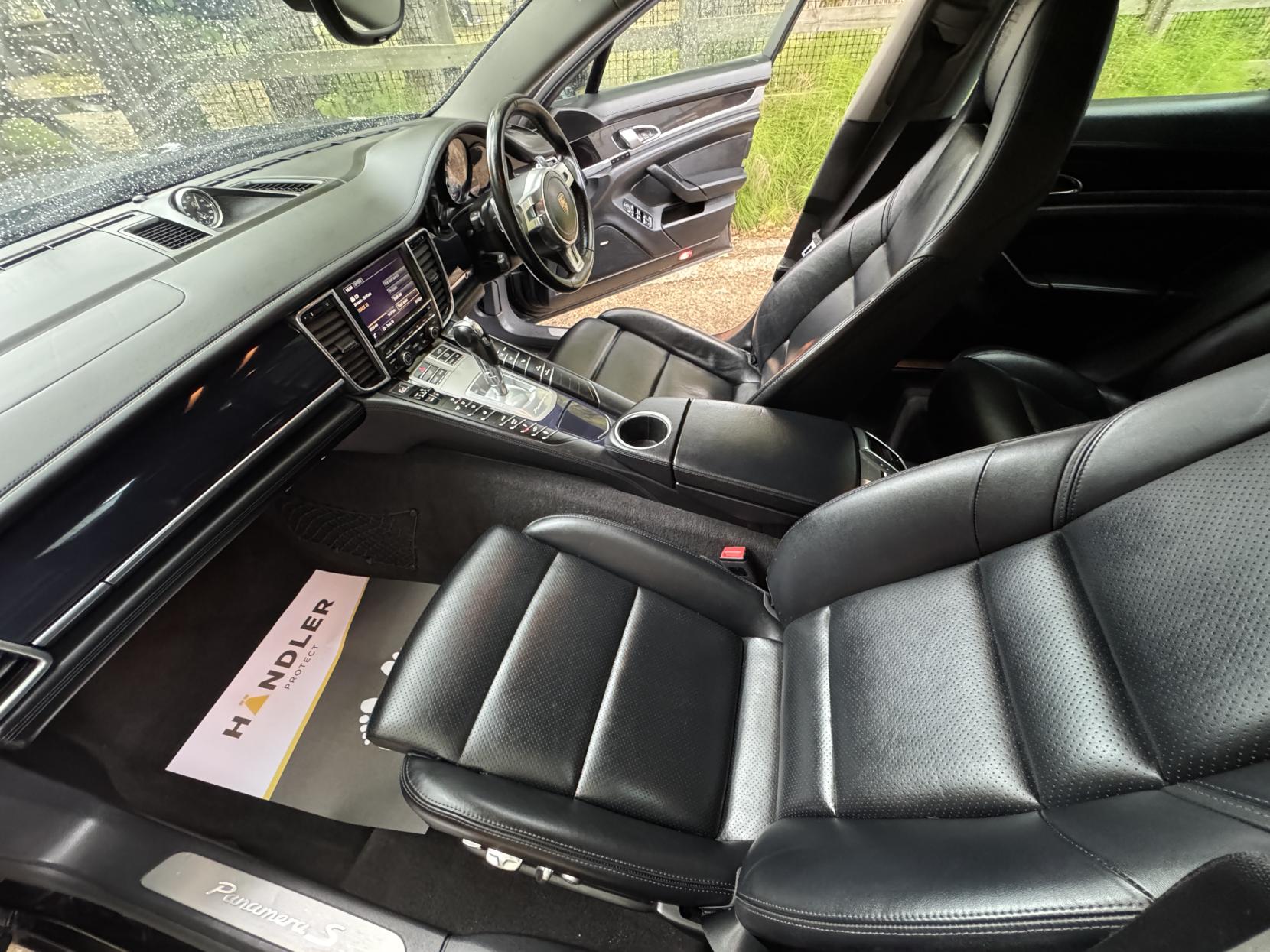 Porsche Panamera 3.0 V6 E-Hybrid S Hatchback 5dr Petrol Plug-in Hybrid TiptronicS Euro 5 (s/s) (416 ps)