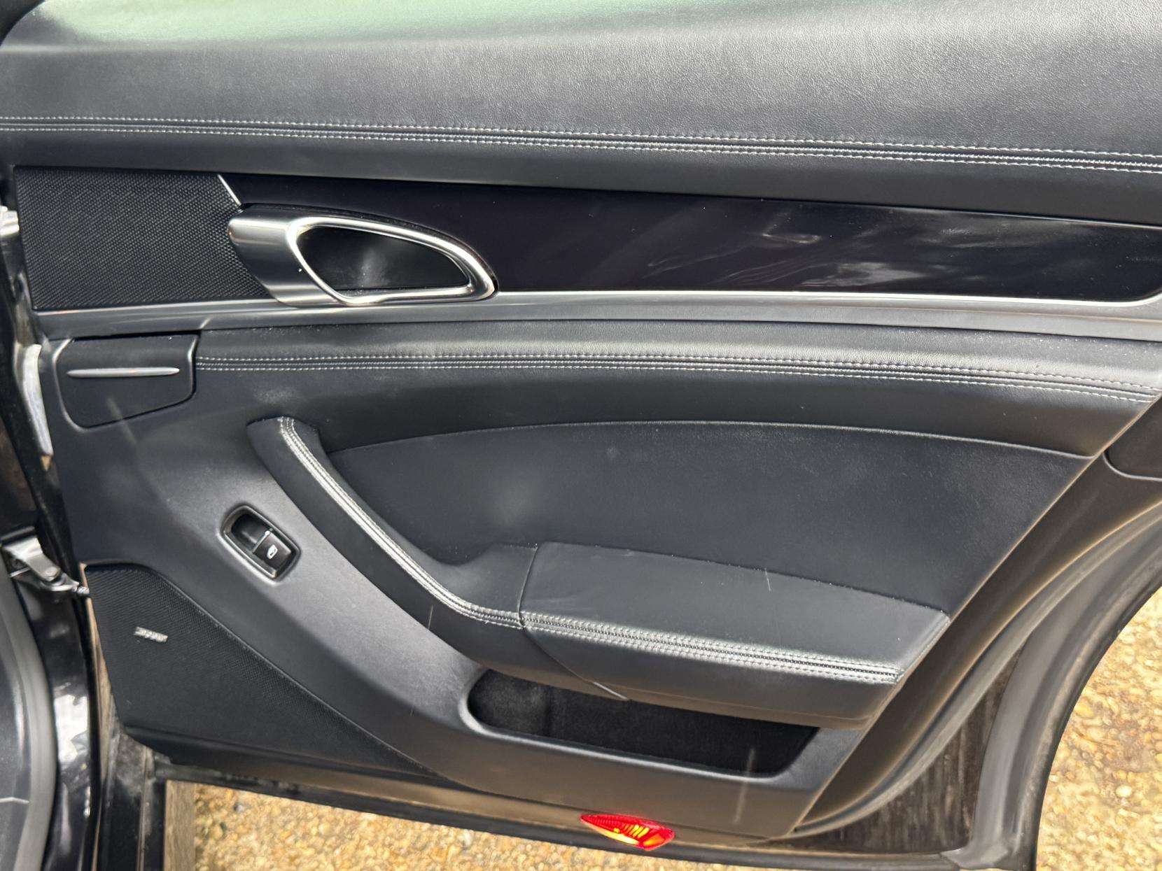 Porsche Panamera 3.0 V6 E-Hybrid S Hatchback 5dr Petrol Plug-in Hybrid TiptronicS Euro 5 (s/s) (416 ps)