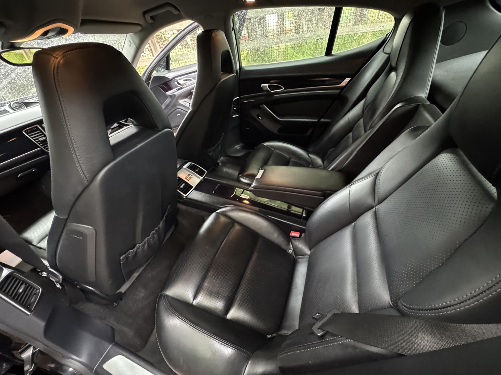 Porsche Panamera 3.0 V6 E-Hybrid S Hatchback 5dr Petrol Plug-in Hybrid TiptronicS Euro 5 (s/s) (416 ps)