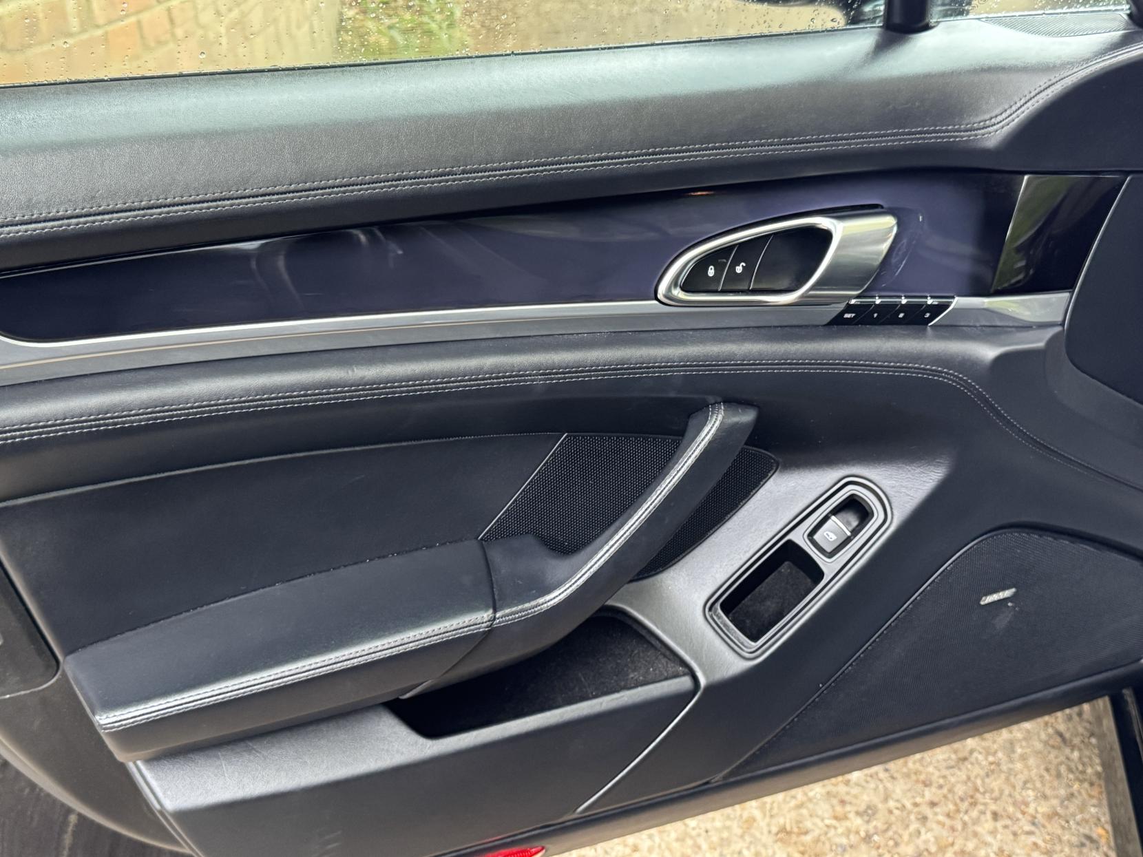 Porsche Panamera 3.0 V6 E-Hybrid S Hatchback 5dr Petrol Plug-in Hybrid TiptronicS Euro 5 (s/s) (416 ps)