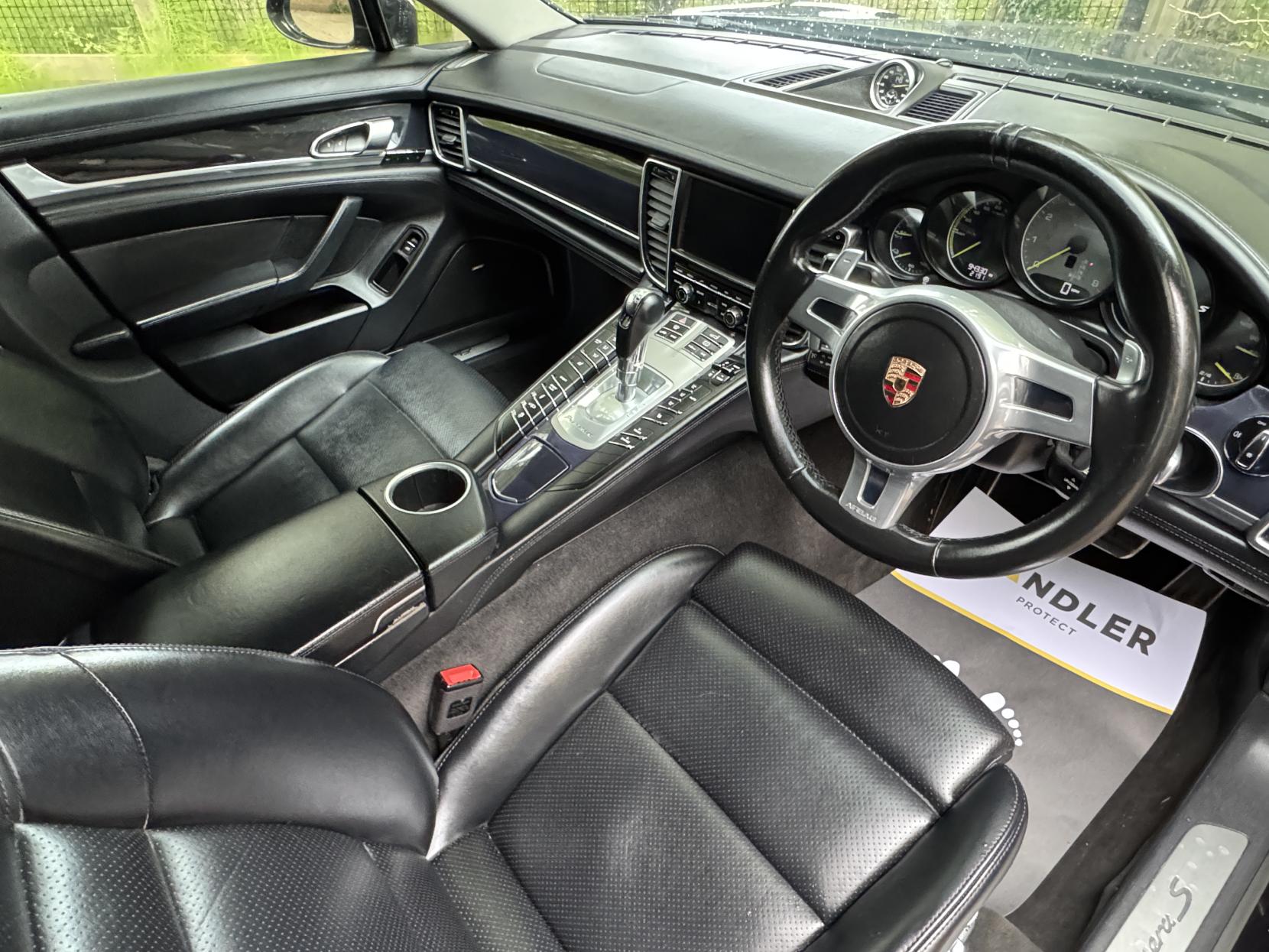 Porsche Panamera 3.0 V6 E-Hybrid S Hatchback 5dr Petrol Plug-in Hybrid TiptronicS Euro 5 (s/s) (416 ps)