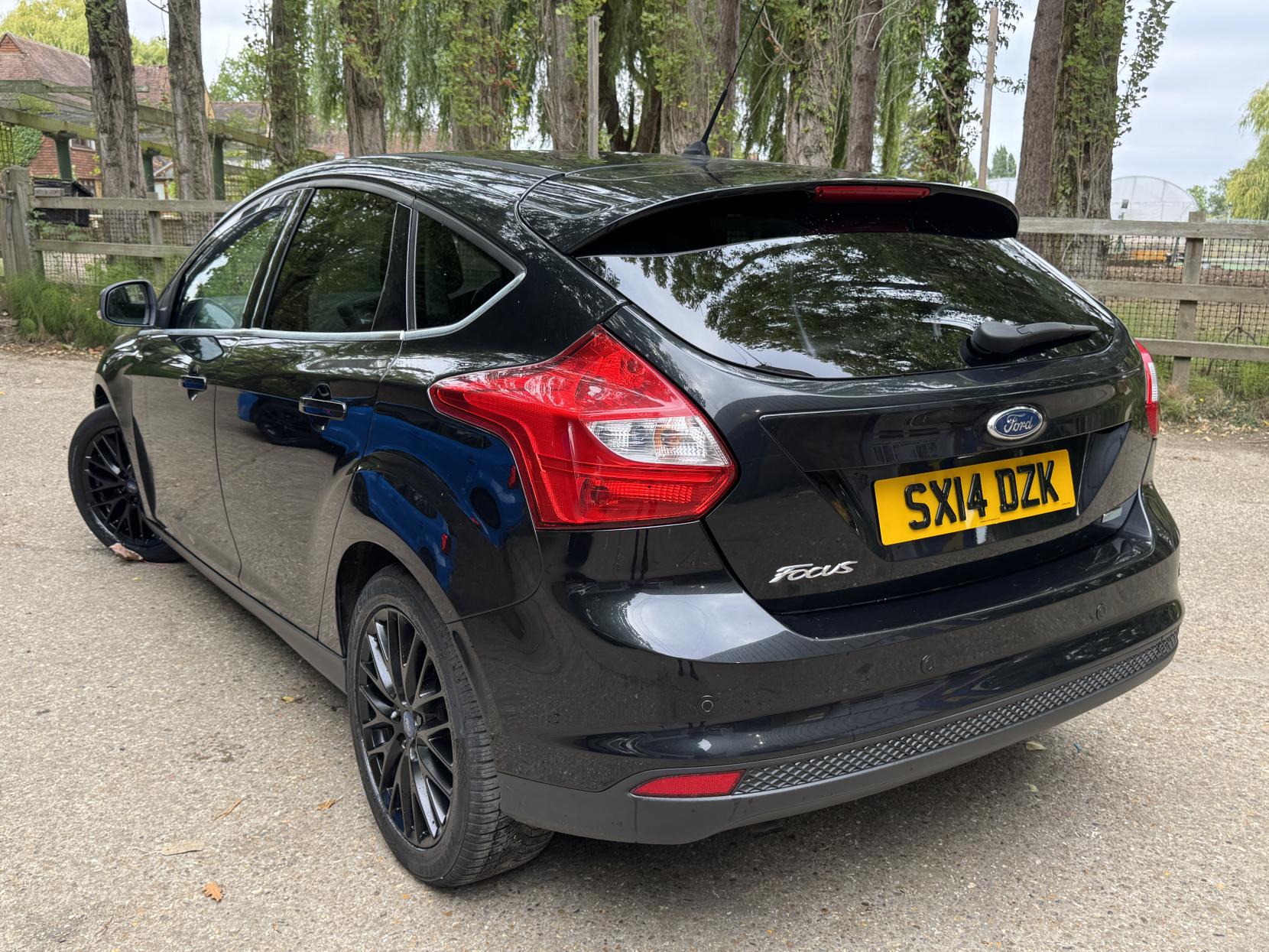 Ford Focus 1.0T EcoBoost Zetec Hatchback 5dr Petrol Manual Euro 5 (s/s) (125 ps)
