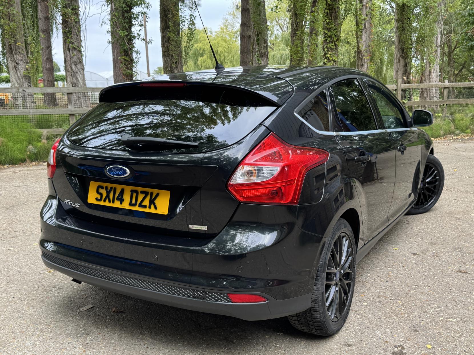Ford Focus 1.0T EcoBoost Zetec Hatchback 5dr Petrol Manual Euro 5 (s/s) (125 ps)