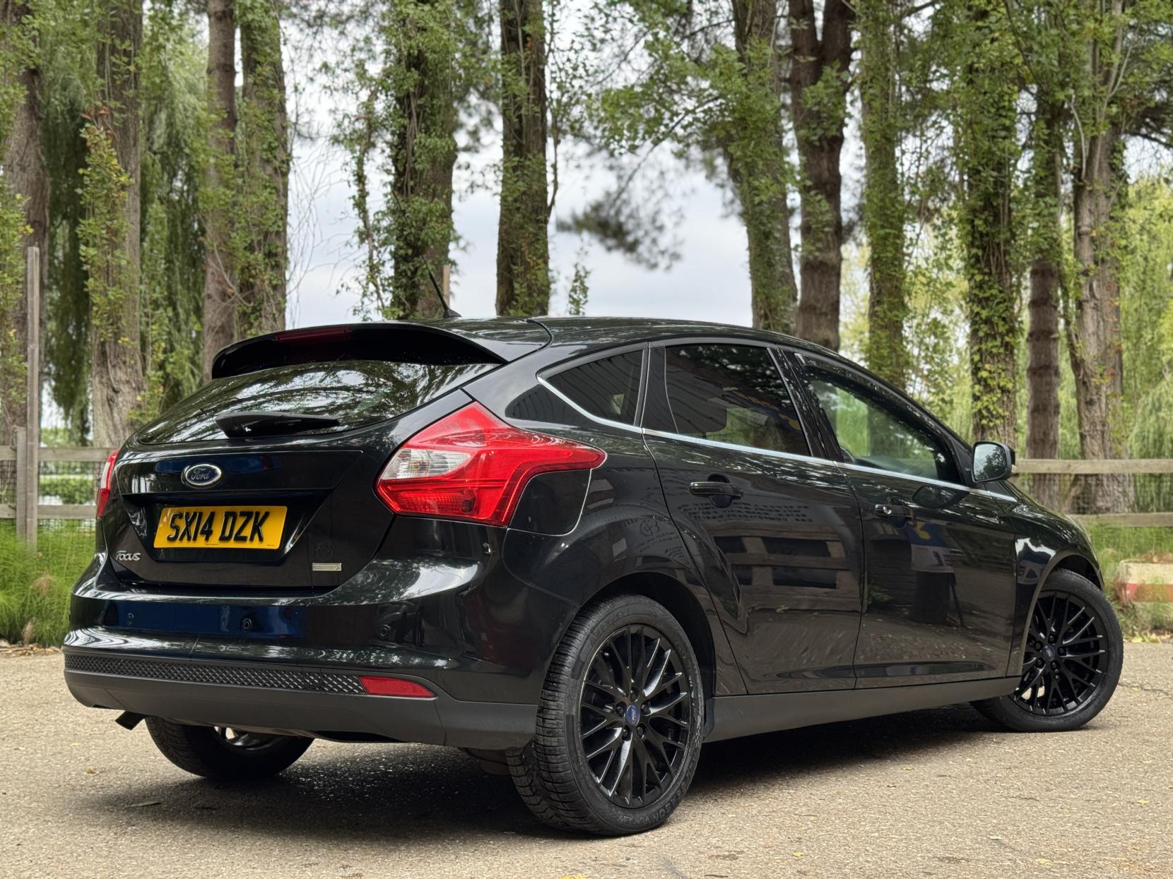 Ford Focus 1.0T EcoBoost Zetec Hatchback 5dr Petrol Manual Euro 5 (s/s) (125 ps)