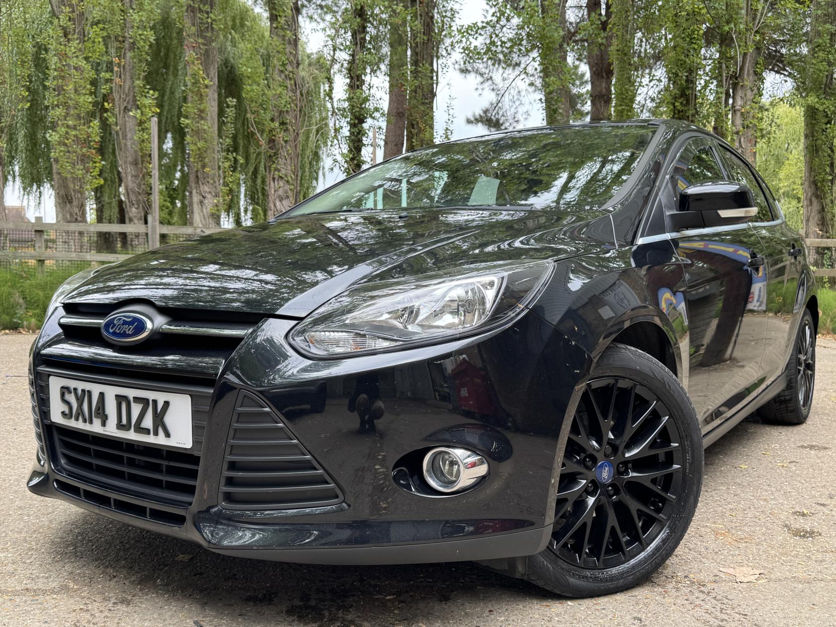Ford Focus 1.0T EcoBoost Zetec Hatchback 5dr Petrol Manual Euro 5 (s/s) (125 ps)