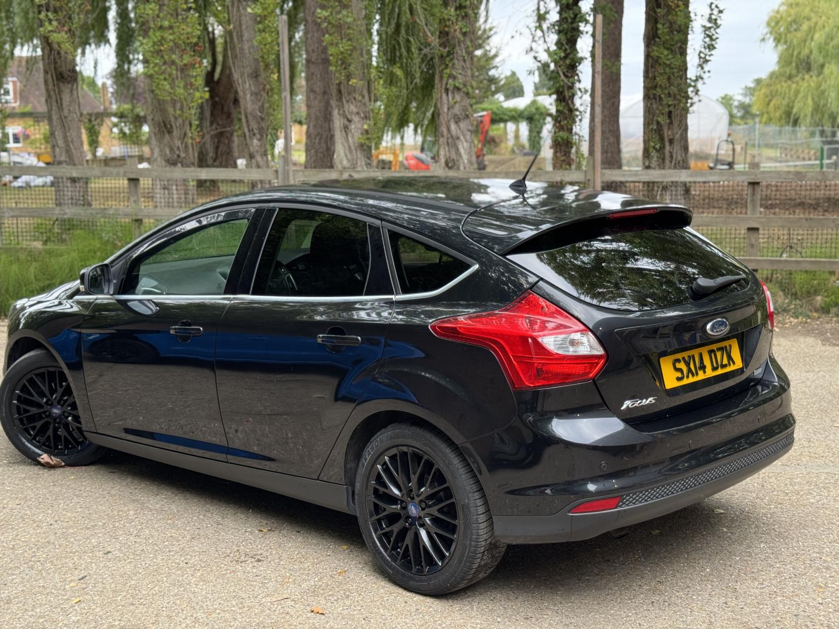 Ford Focus 1.0T EcoBoost Zetec Hatchback 5dr Petrol Manual Euro 5 (s/s) (125 ps)