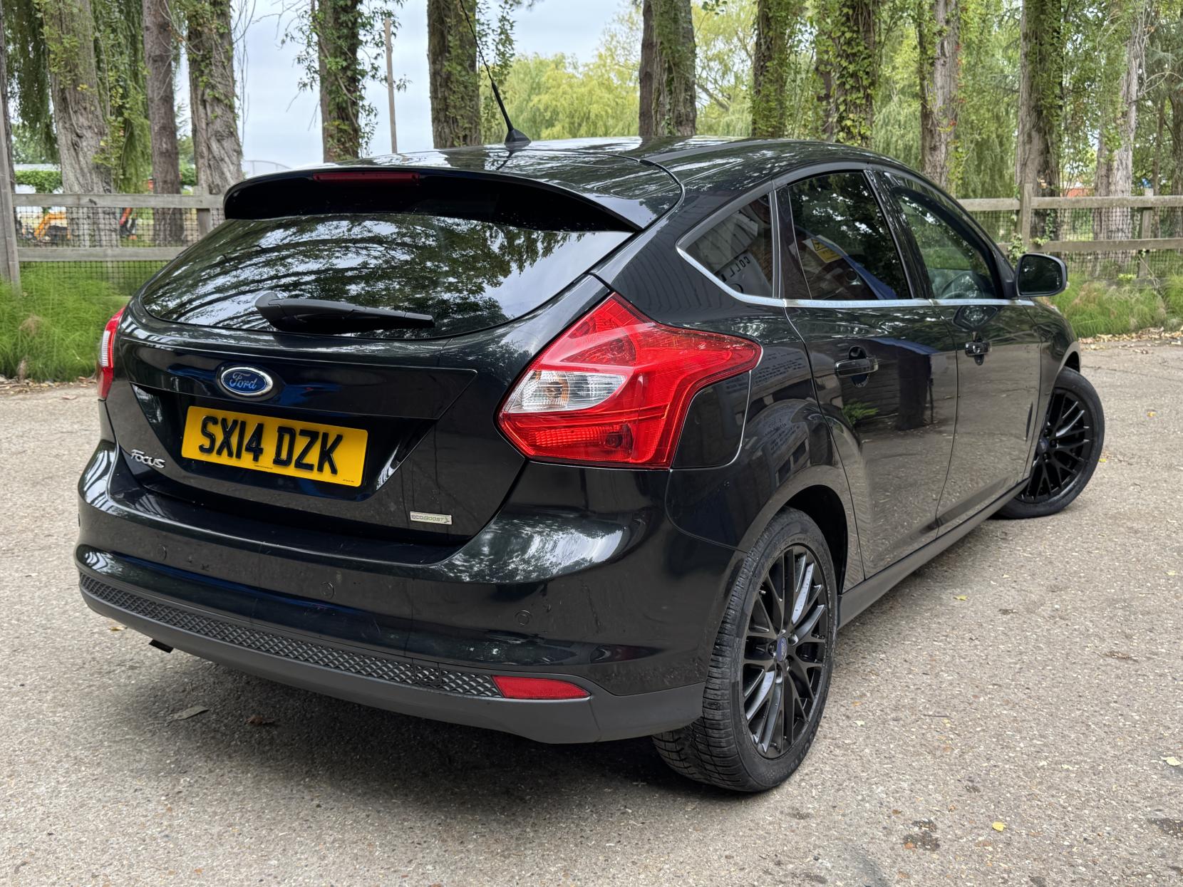 Ford Focus 1.0T EcoBoost Zetec Hatchback 5dr Petrol Manual Euro 5 (s/s) (125 ps)
