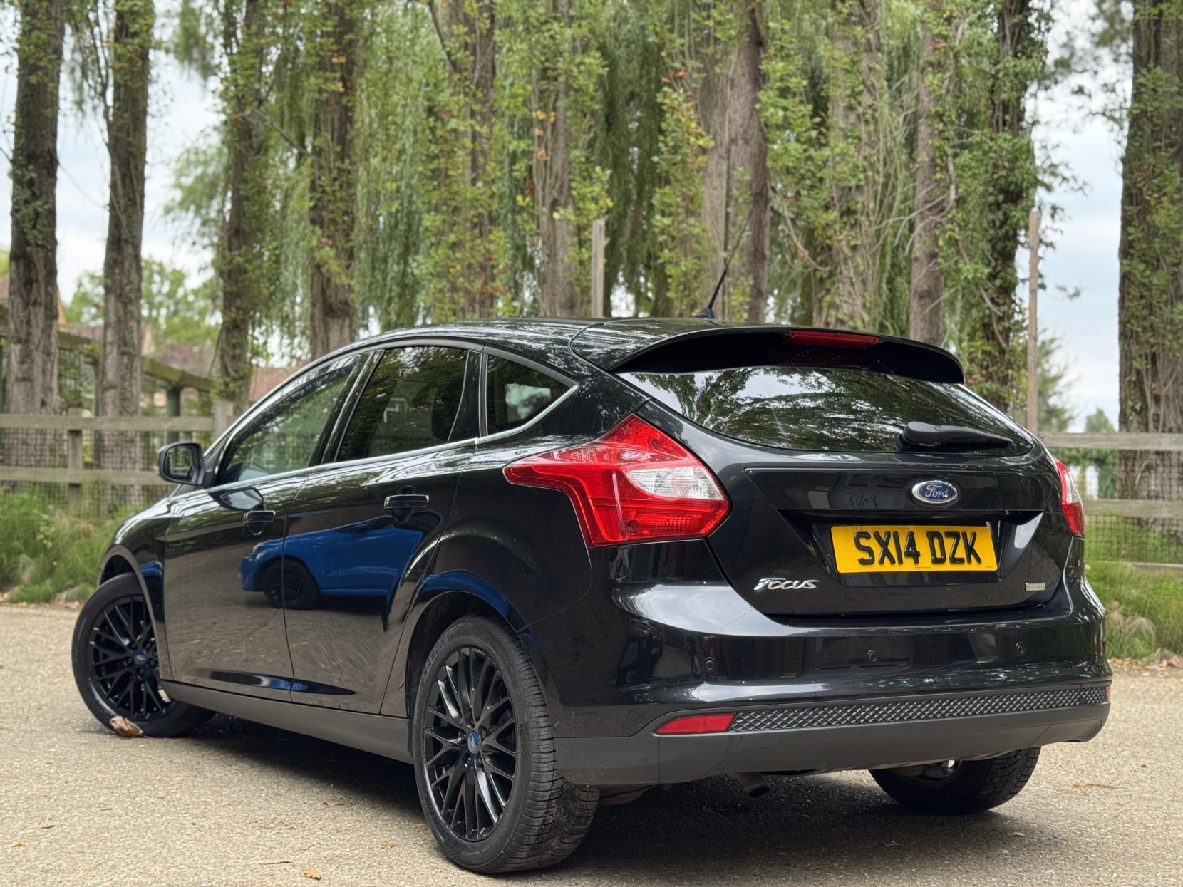Ford Focus 1.0T EcoBoost Zetec Hatchback 5dr Petrol Manual Euro 5 (s/s) (125 ps)