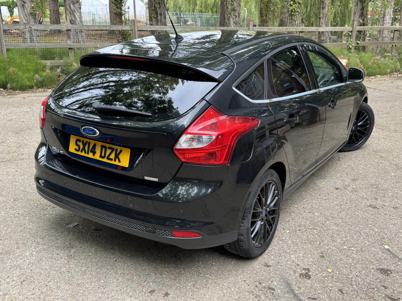 Ford Focus 1.0T EcoBoost Zetec Hatchback 5dr Petrol Manual Euro 5 (s/s) (125 ps)