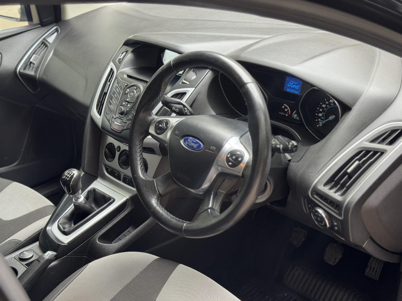 Ford Focus 1.0T EcoBoost Zetec Hatchback 5dr Petrol Manual Euro 5 (s/s) (125 ps)