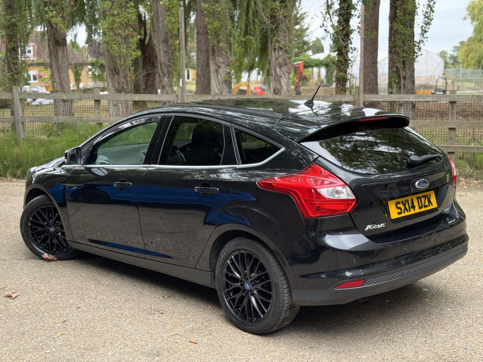 Ford Focus 1.0T EcoBoost Zetec Hatchback 5dr Petrol Manual Euro 5 (s/s) (125 ps)