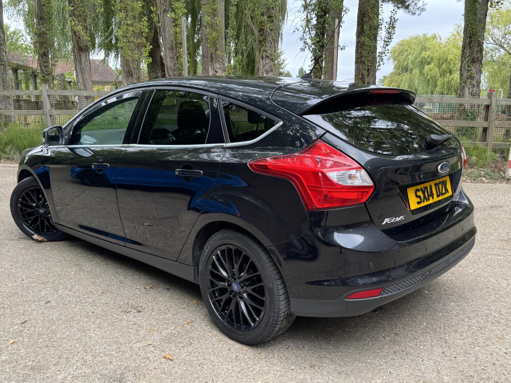 Ford Focus 1.0T EcoBoost Zetec Hatchback 5dr Petrol Manual Euro 5 (s/s) (125 ps)