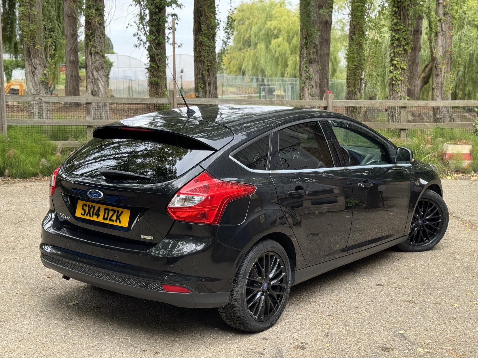 Ford Focus 1.0T EcoBoost Zetec Hatchback 5dr Petrol Manual Euro 5 (s/s) (125 ps)