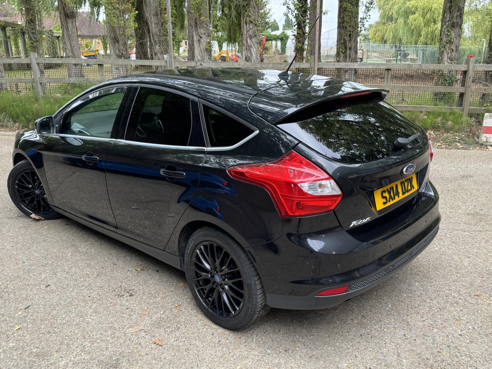 Ford Focus 1.0T EcoBoost Zetec Hatchback 5dr Petrol Manual Euro 5 (s/s) (125 ps)