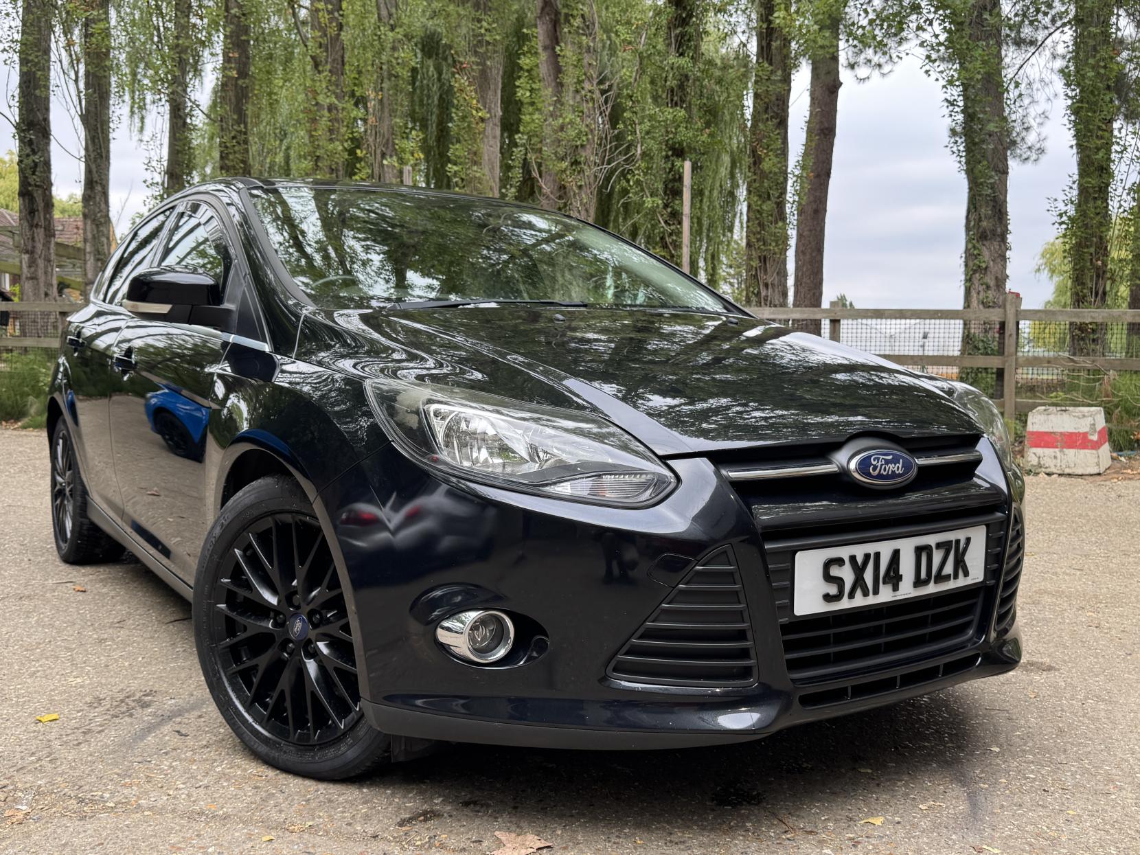 Ford Focus 1.0T EcoBoost Zetec Hatchback 5dr Petrol Manual Euro 5 (s/s) (125 ps)