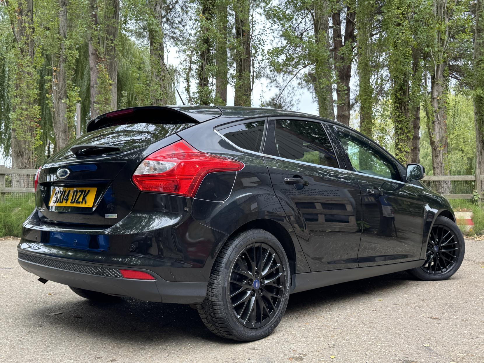 Ford Focus 1.0T EcoBoost Zetec Hatchback 5dr Petrol Manual Euro 5 (s/s) (125 ps)