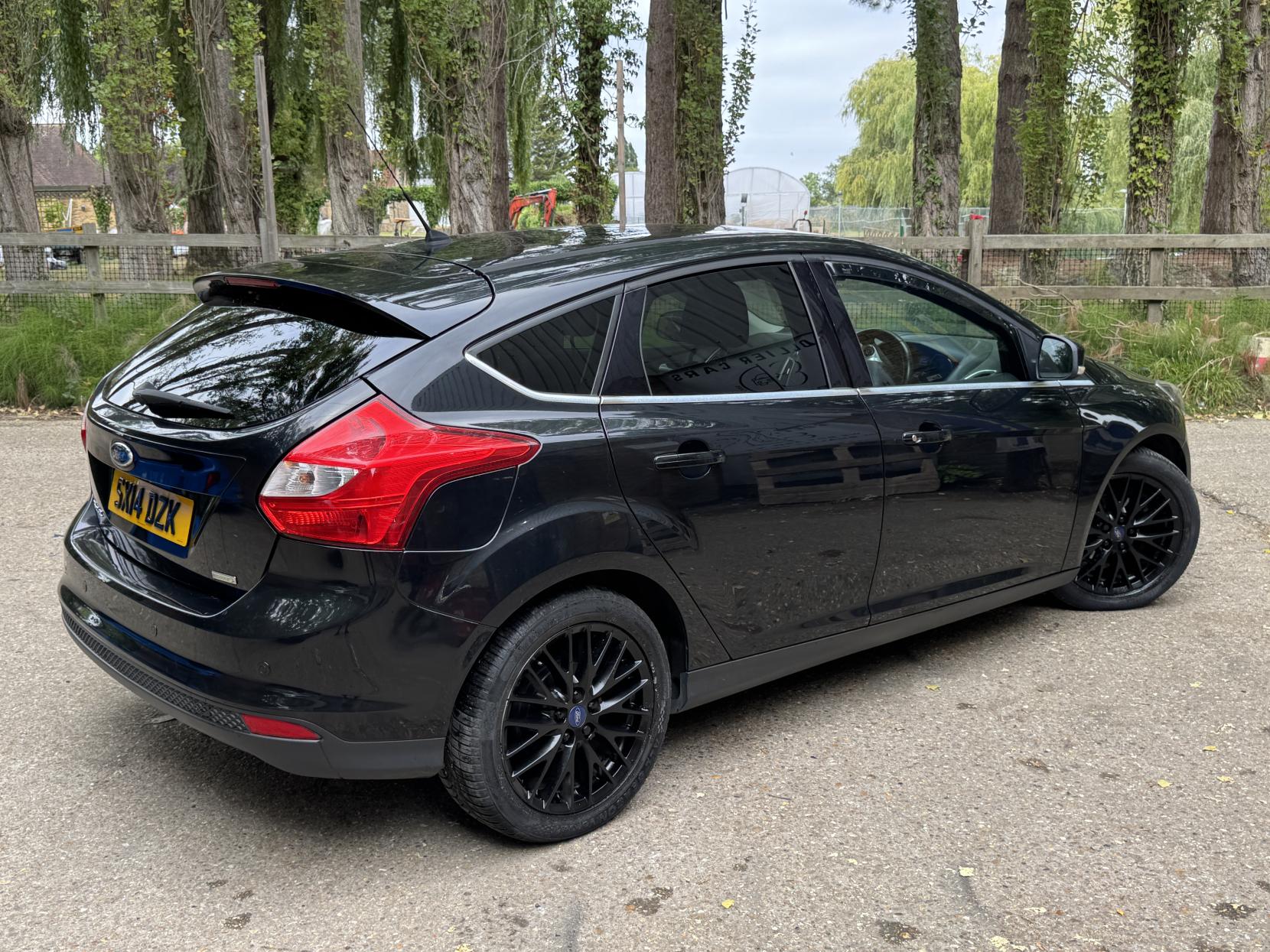 Ford Focus 1.0T EcoBoost Zetec Hatchback 5dr Petrol Manual Euro 5 (s/s) (125 ps)