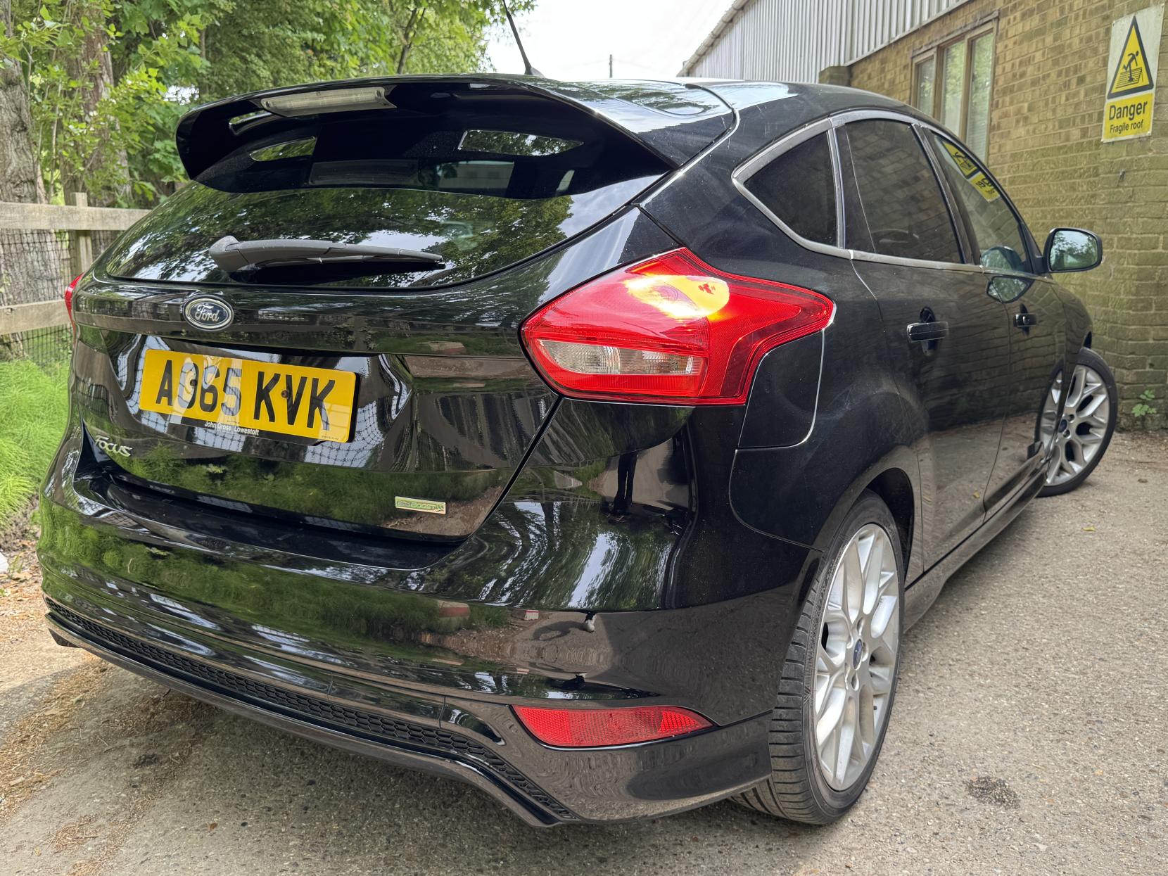 Ford Focus 1.0T EcoBoost Zetec S Hatchback 5dr Petrol Manual Euro 6 (s/s) (125 ps)