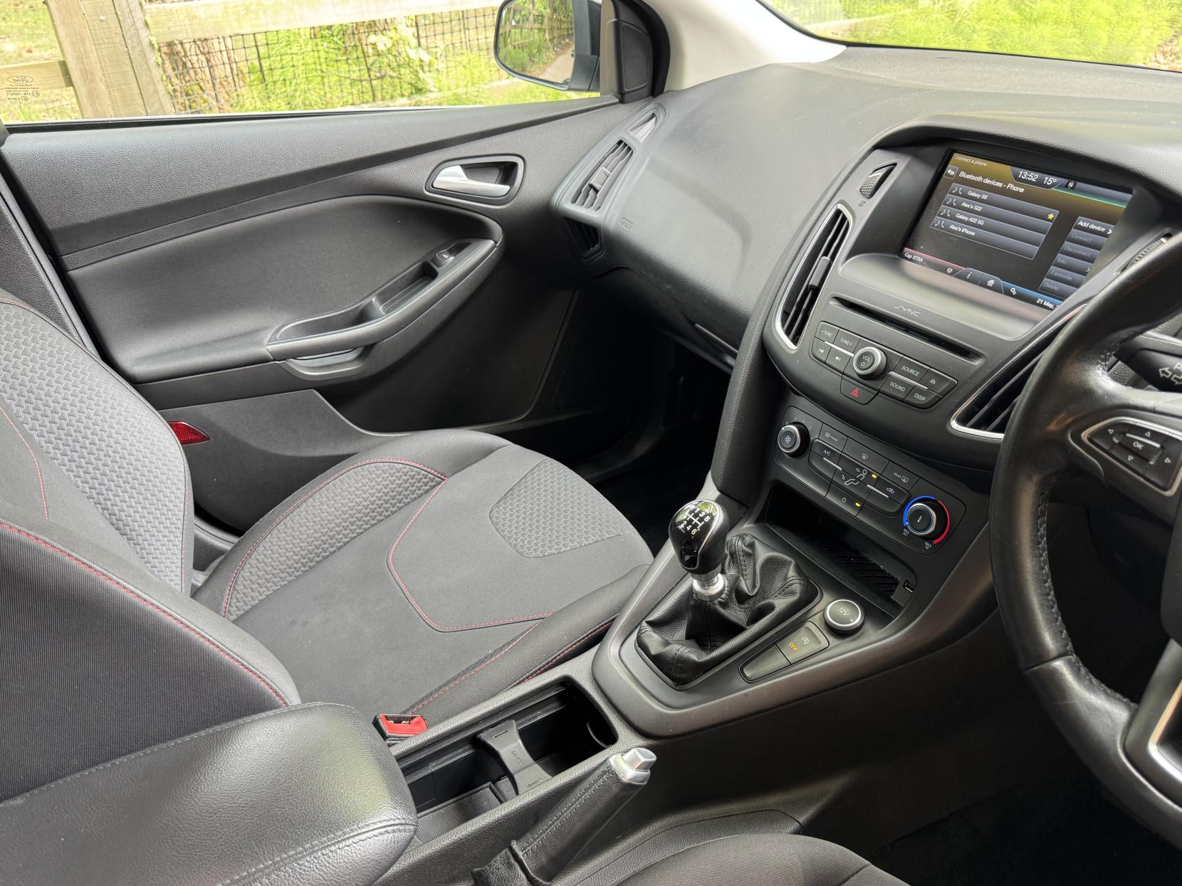 Ford Focus 1.0T EcoBoost Zetec S Hatchback 5dr Petrol Manual Euro 6 (s/s) (125 ps)