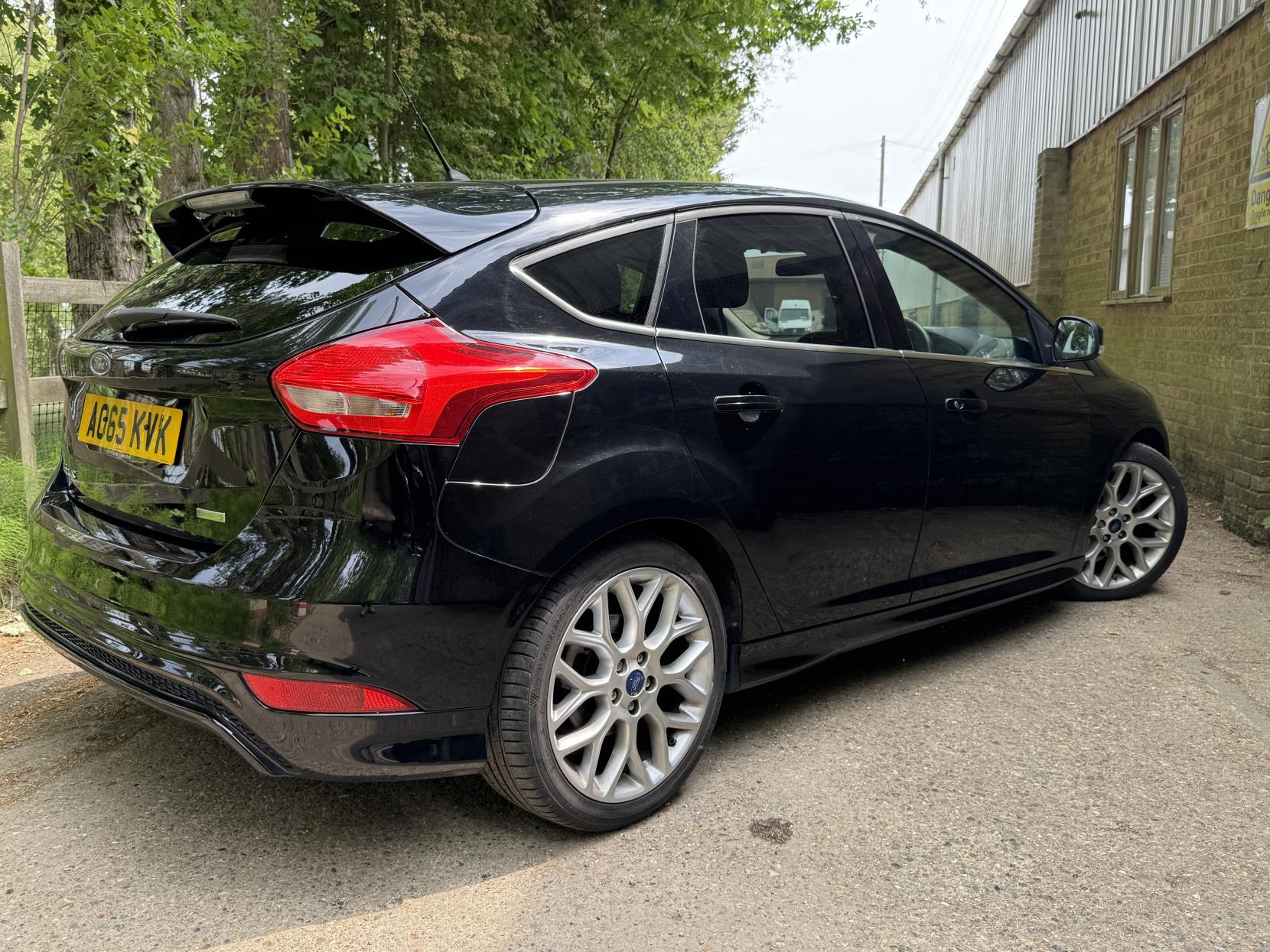 Ford Focus 1.0T EcoBoost Zetec S Hatchback 5dr Petrol Manual Euro 6 (s/s) (125 ps)