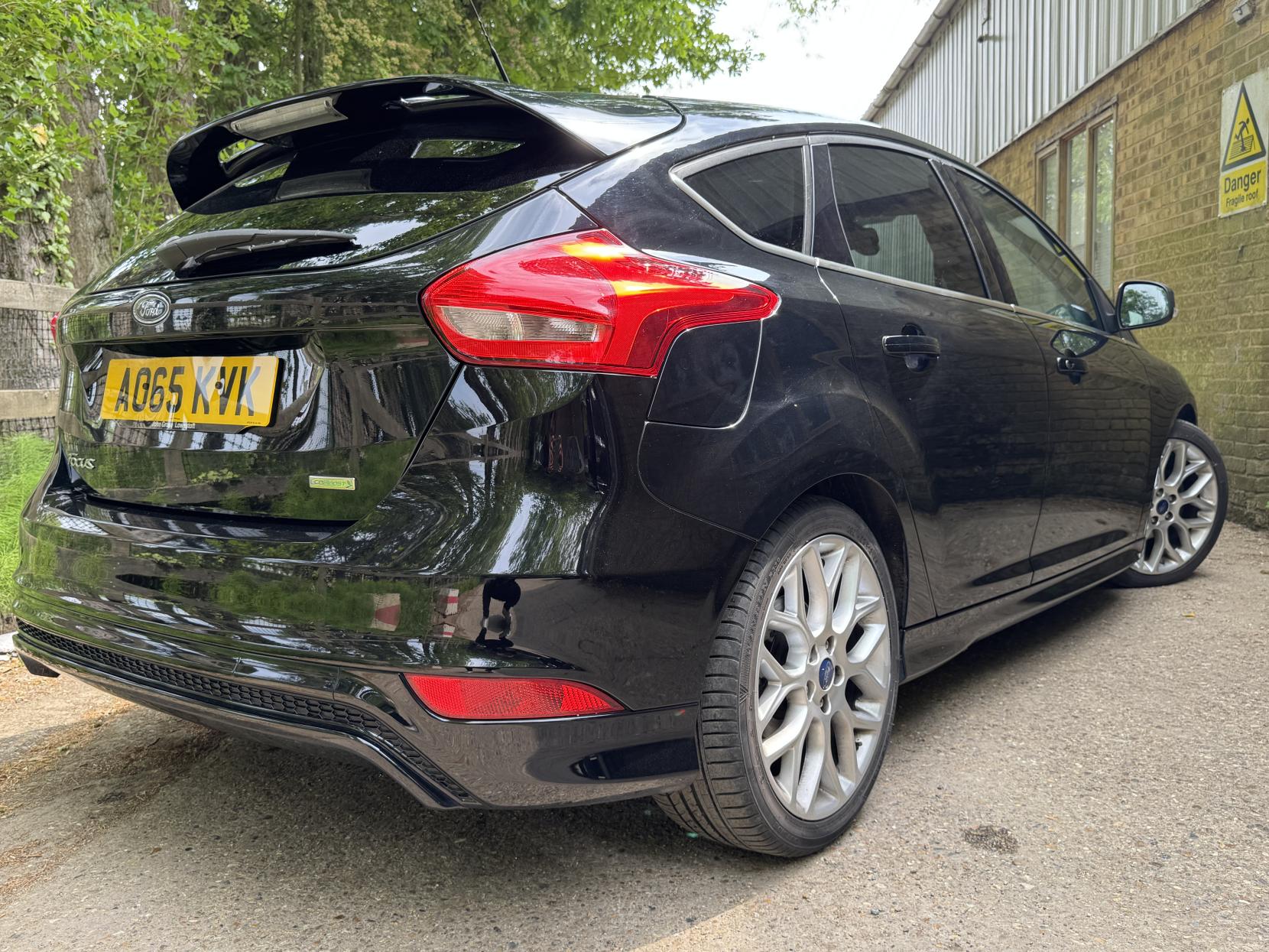 Ford Focus 1.0T EcoBoost Zetec S Hatchback 5dr Petrol Manual Euro 6 (s/s) (125 ps)
