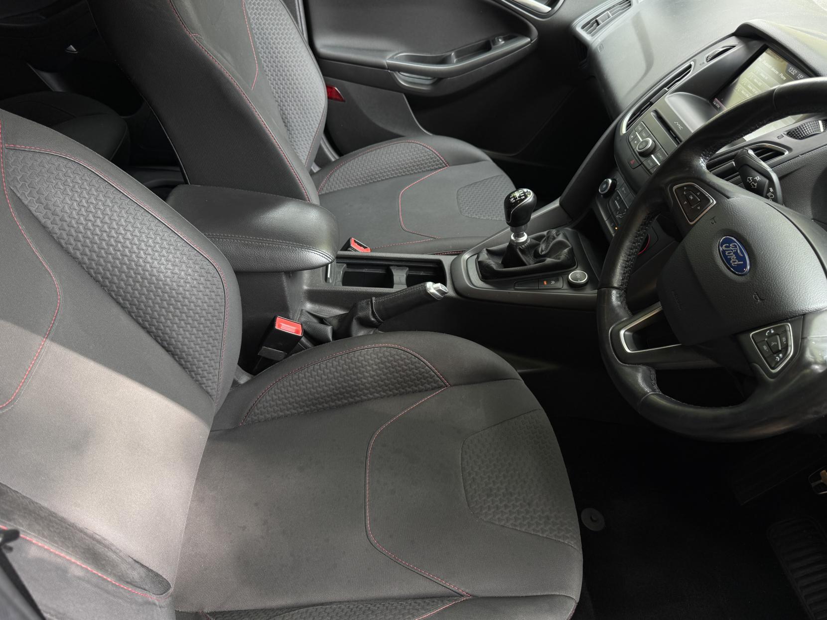 Ford Focus 1.0T EcoBoost Zetec S Hatchback 5dr Petrol Manual Euro 6 (s/s) (125 ps)