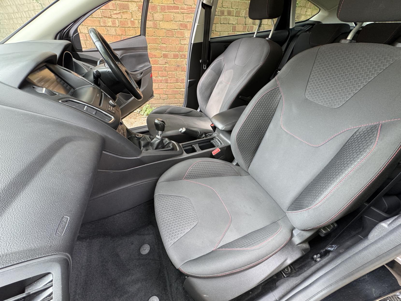 Ford Focus 1.0T EcoBoost Zetec S Hatchback 5dr Petrol Manual Euro 6 (s/s) (125 ps)
