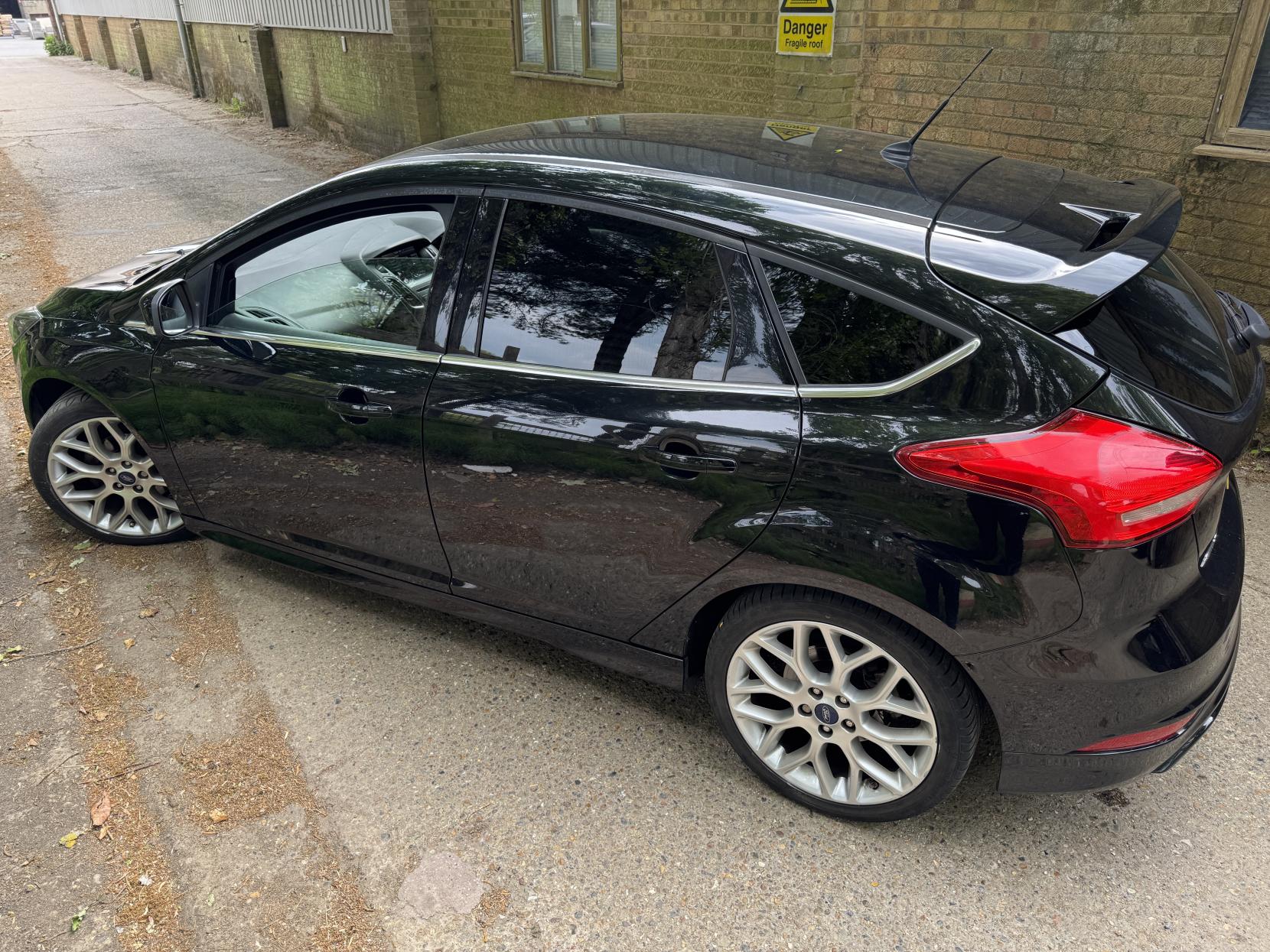 Ford Focus 1.0T EcoBoost Zetec S Hatchback 5dr Petrol Manual Euro 6 (s/s) (125 ps)